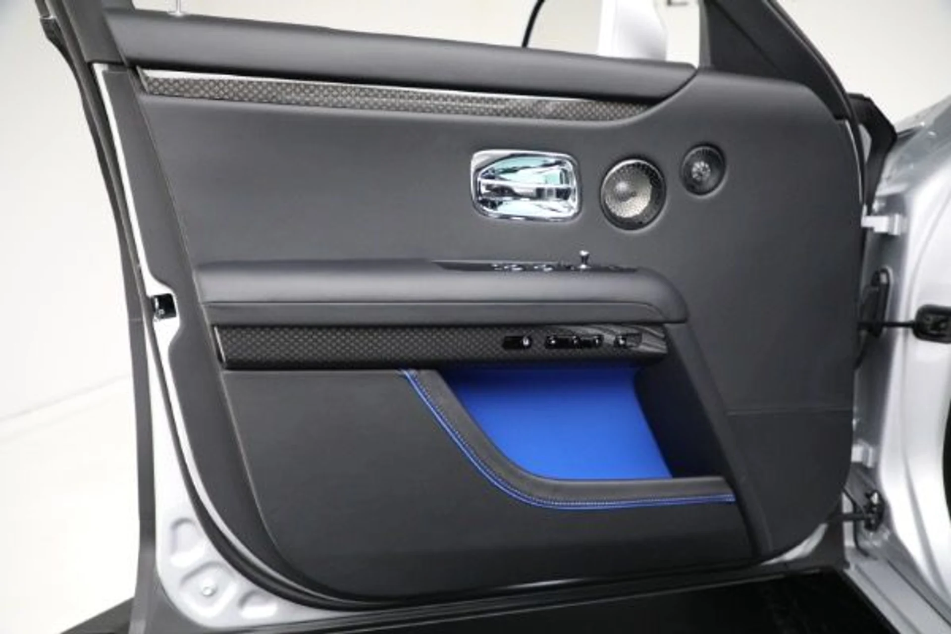 mph026_802472663_New_2025_Rolls_Royce_Black_Badge_Ghost_02650e7cb2