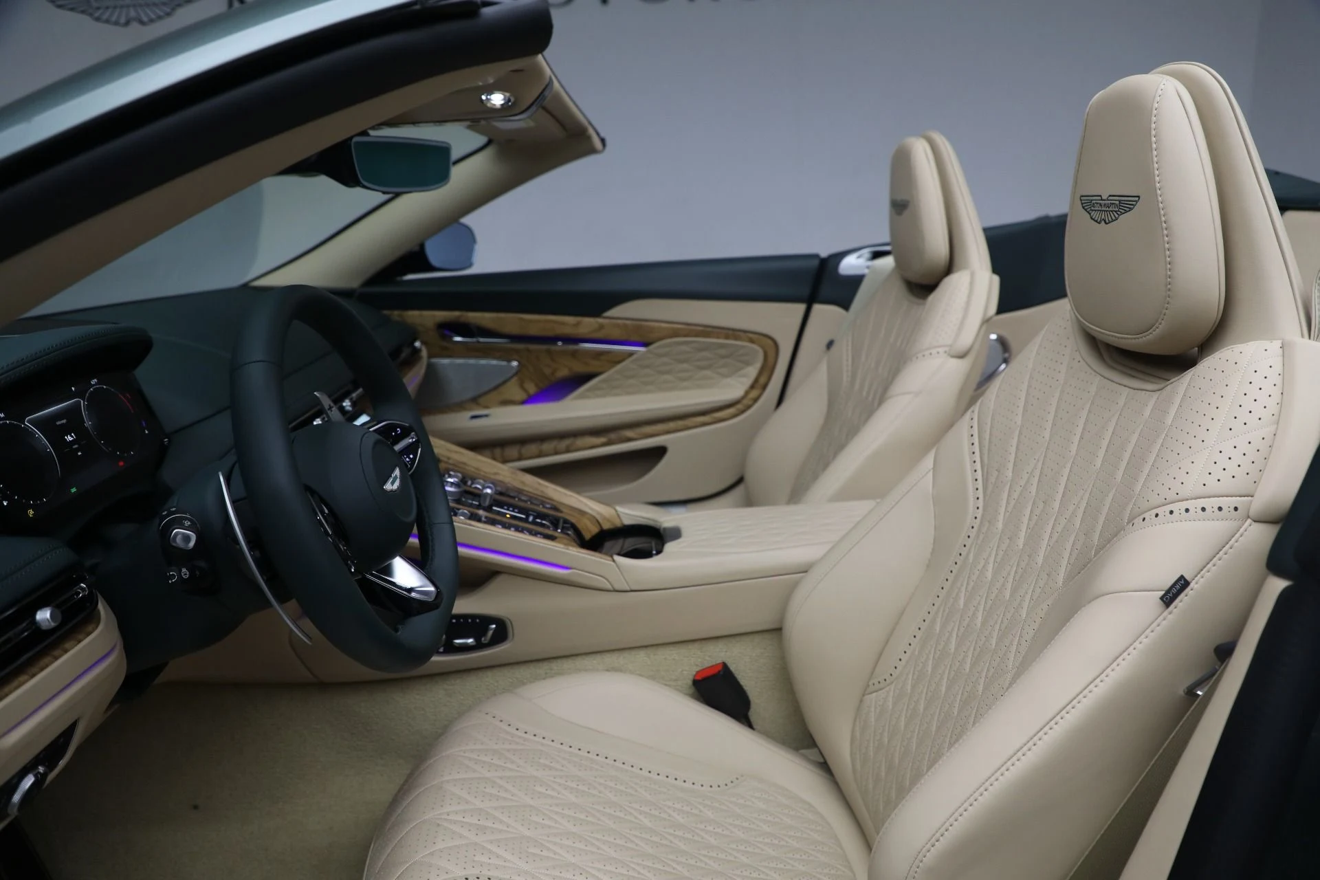 mph026_814025650_New_2025_Aston_Martin_DB_12_Volante_3616077ef2