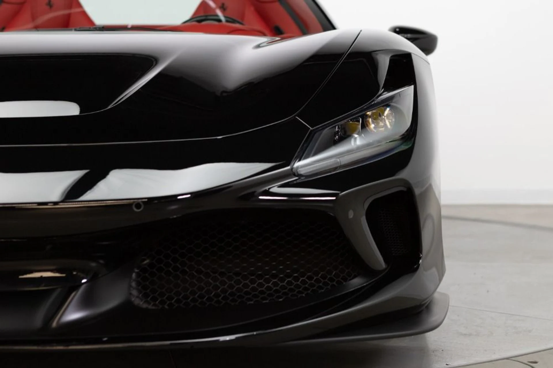 mph026_840865143_Used_2021_Ferrari_F8_Spider_b6f6abe46c