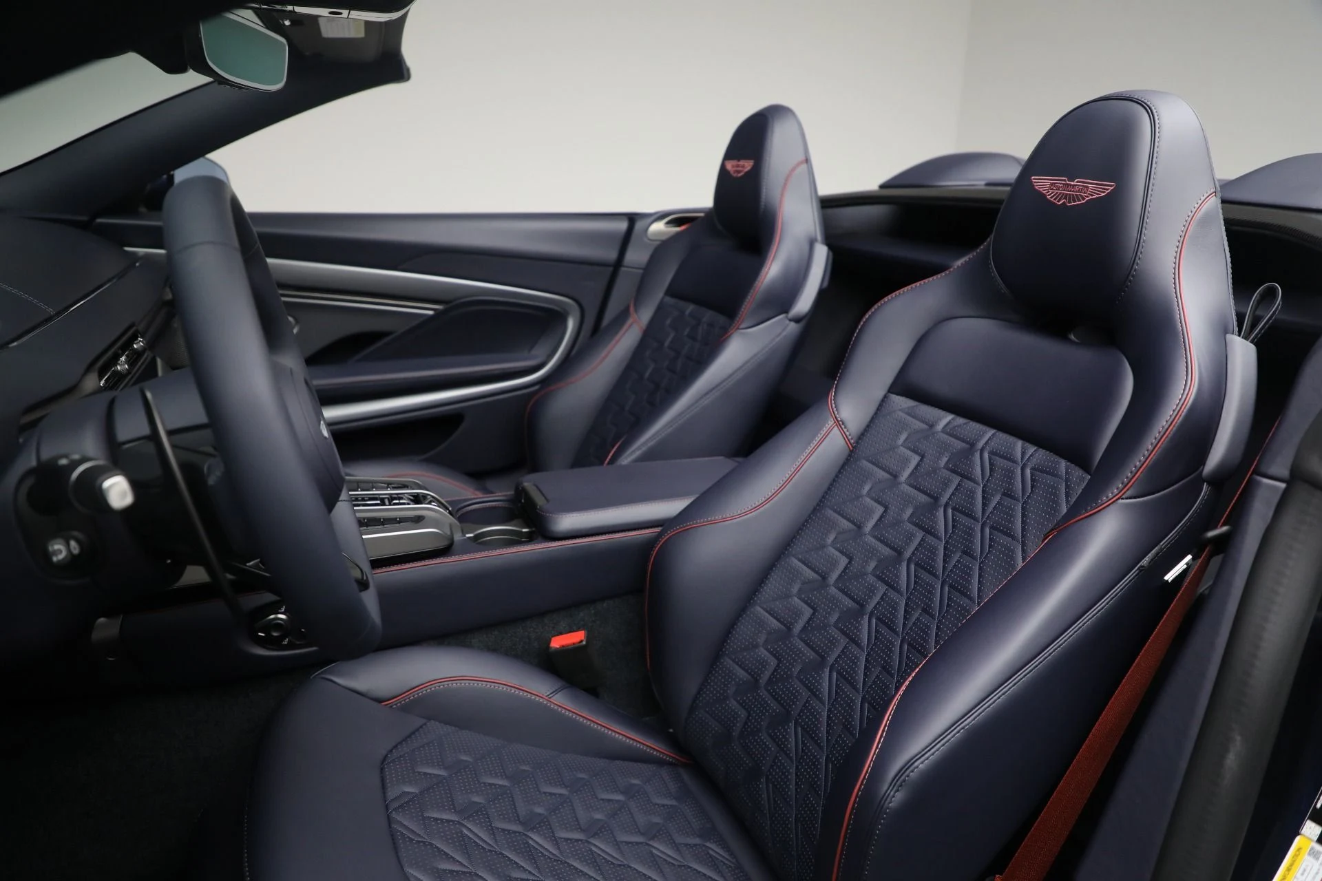 mph026_841100249_New_2026_Aston_Martin_Vanquish_Volante_1762784343_12a69a2b85