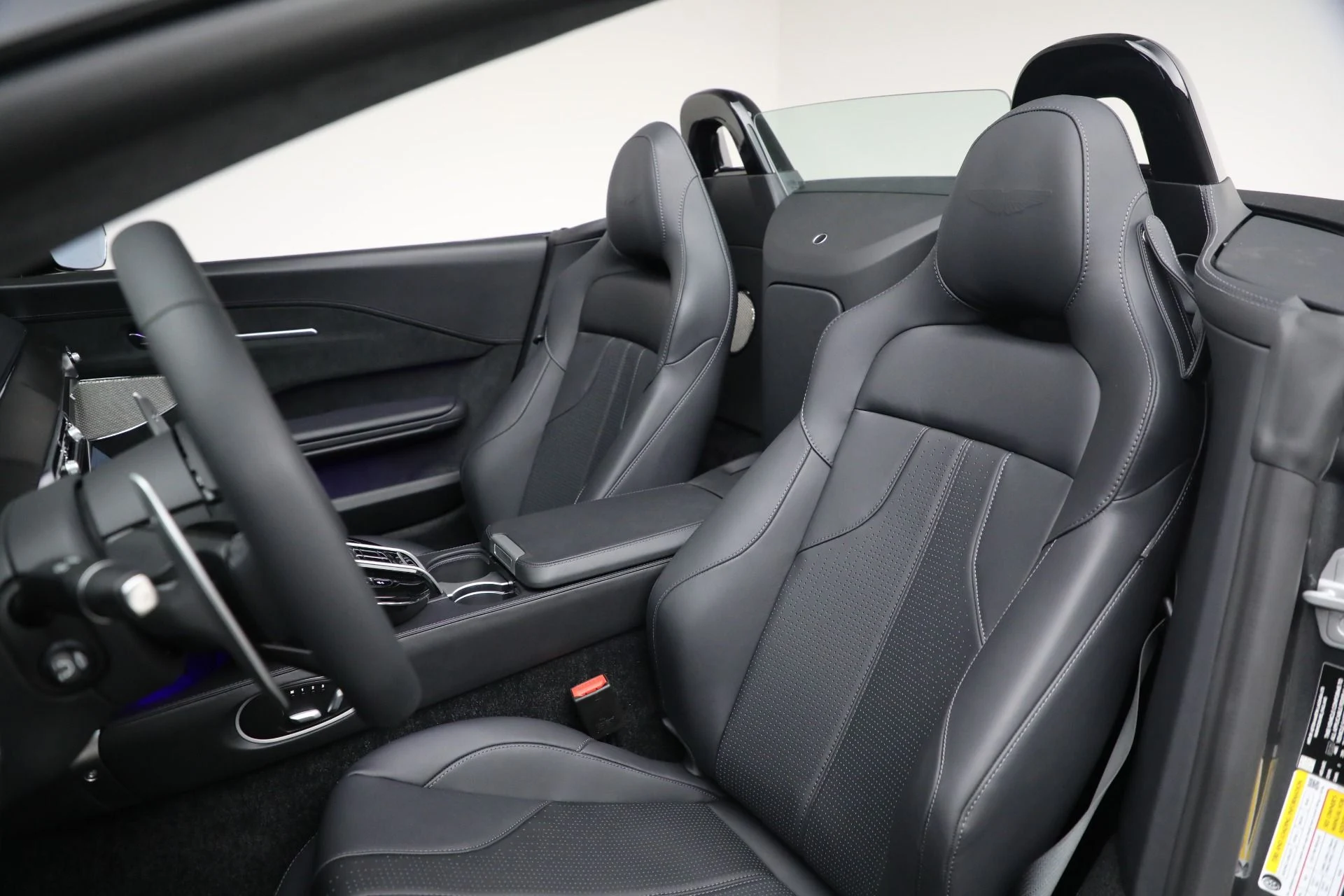 mph026_842916658_New_2026_Aston_Martin_Vantage_Roadster_4b2c11b52a