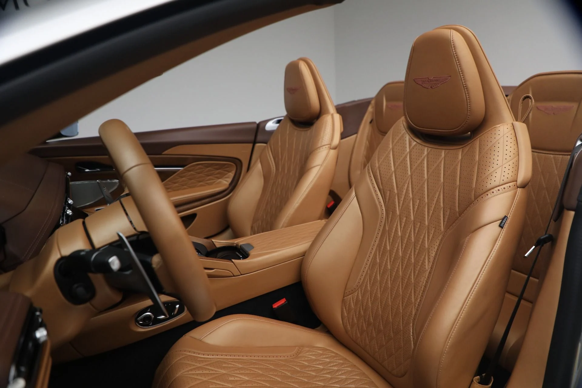 mph026_843143806_Used_2024_Aston_Martin_DB_12_Volante_1792860706_ccc321de51