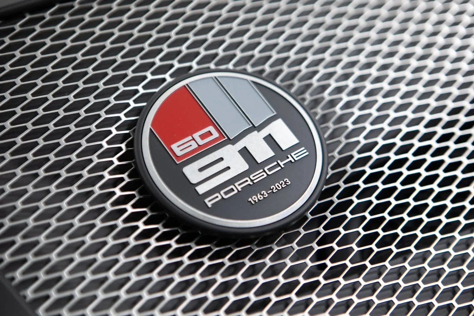 mph026_848461341_ebcf97fe0649b0600dd00b87660c2997x_b7eef56de0