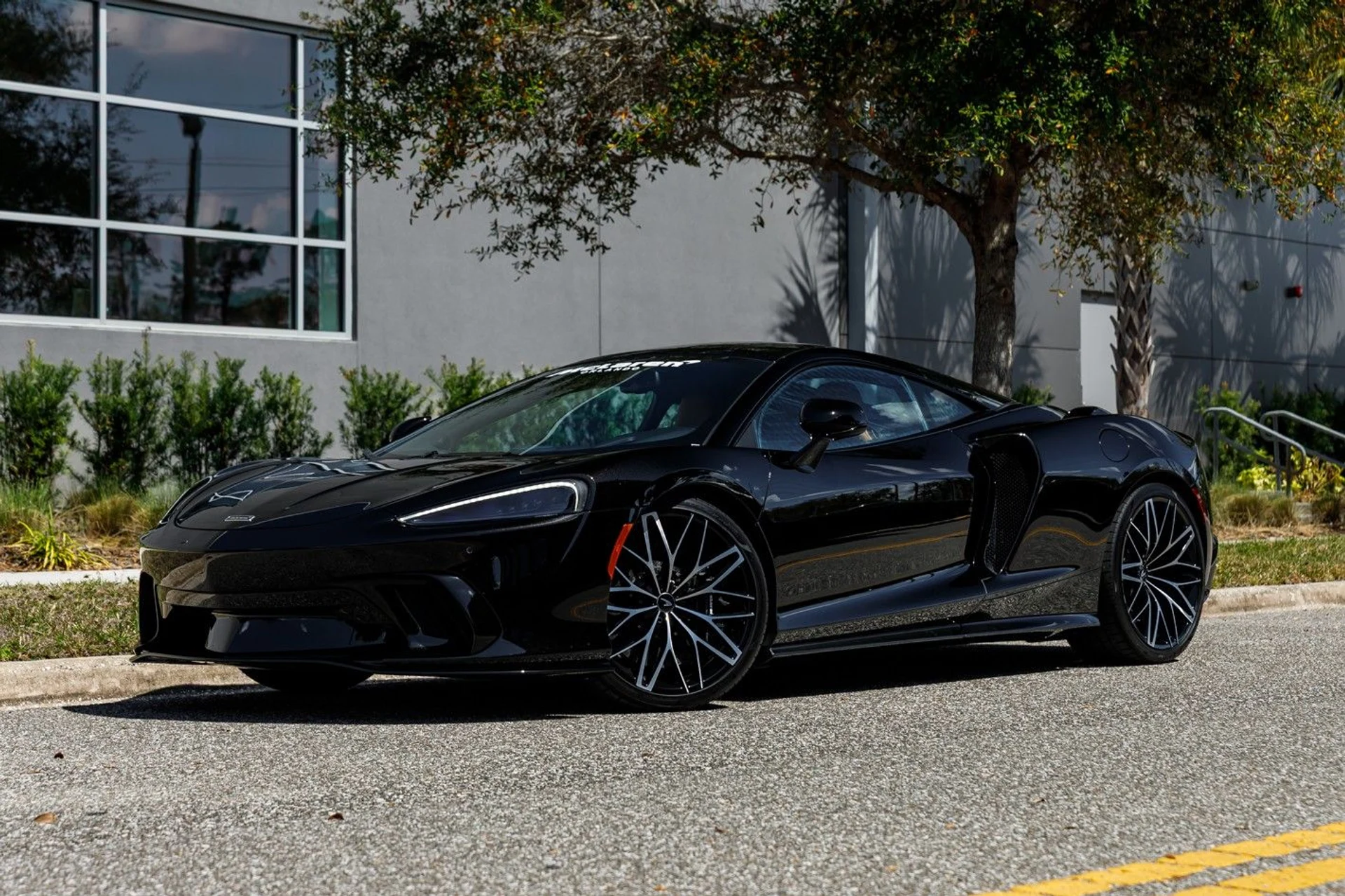 mph026_851324174_470_p27_l_b8154851f2