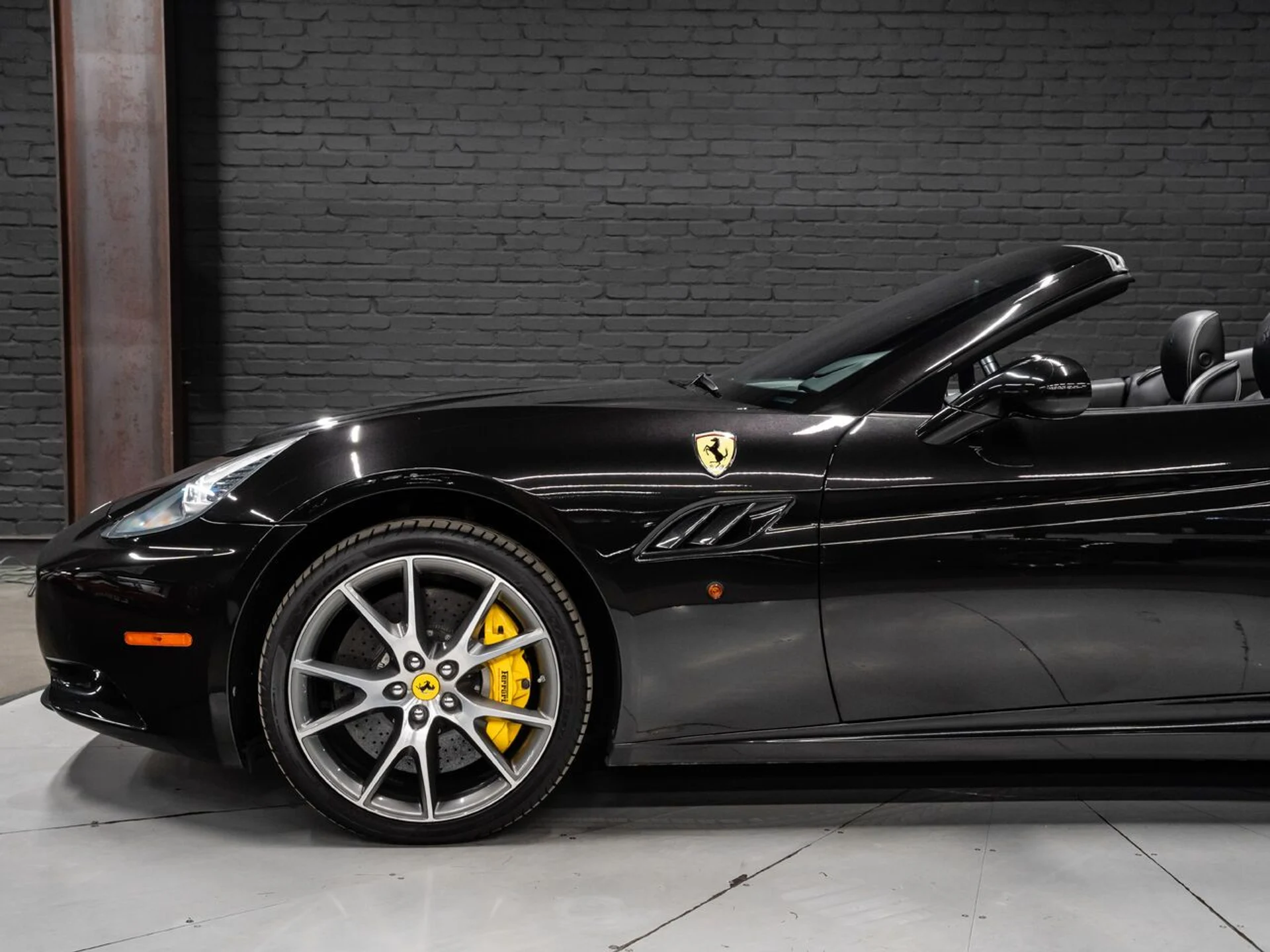 mph026_853125216_ferrari_california_2011_bcfd3e2e99