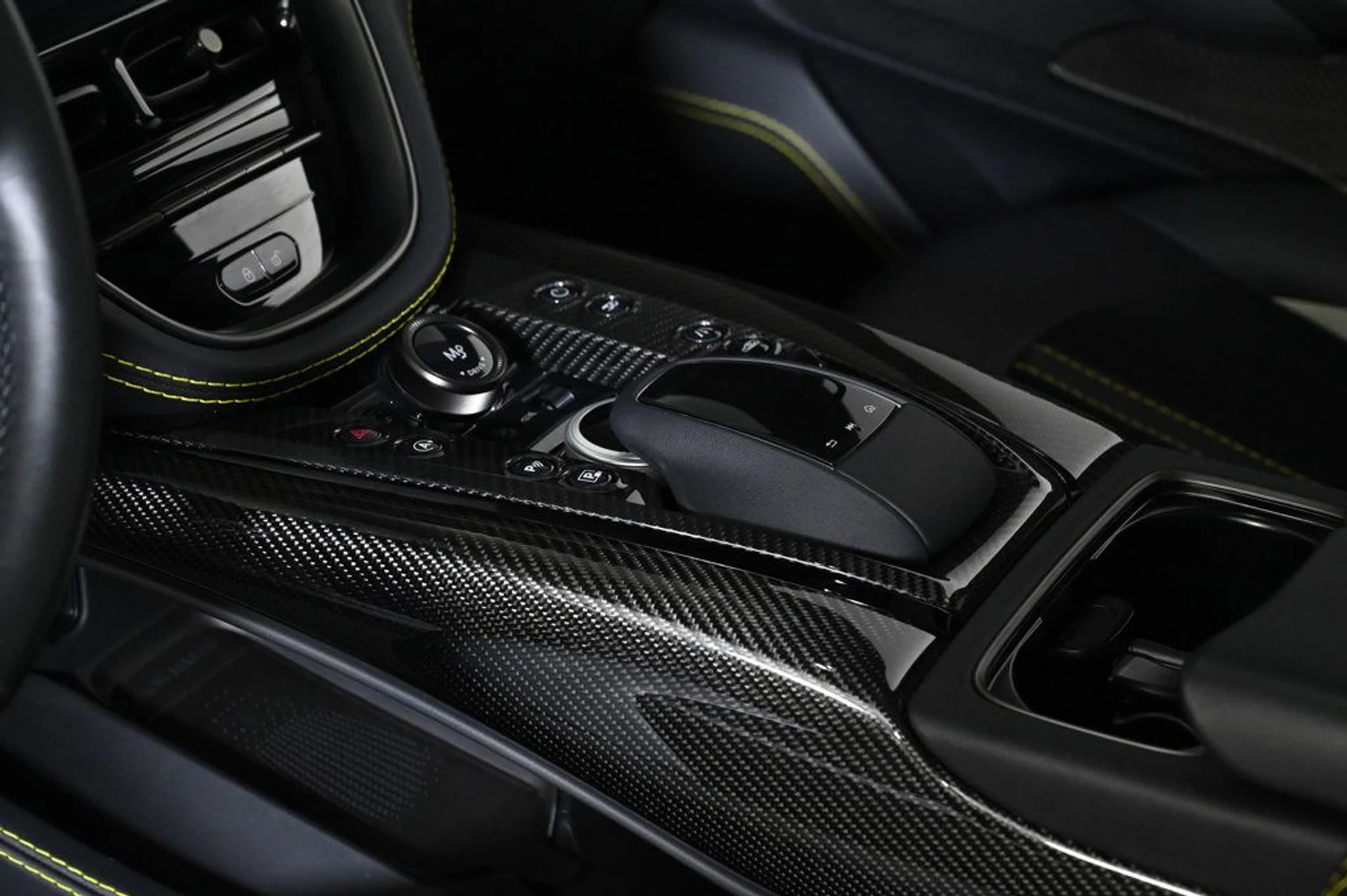 mph026_857489700_used_2023_aston_martin_dbx_707_11350_22909039_26_1024_51d33b7548