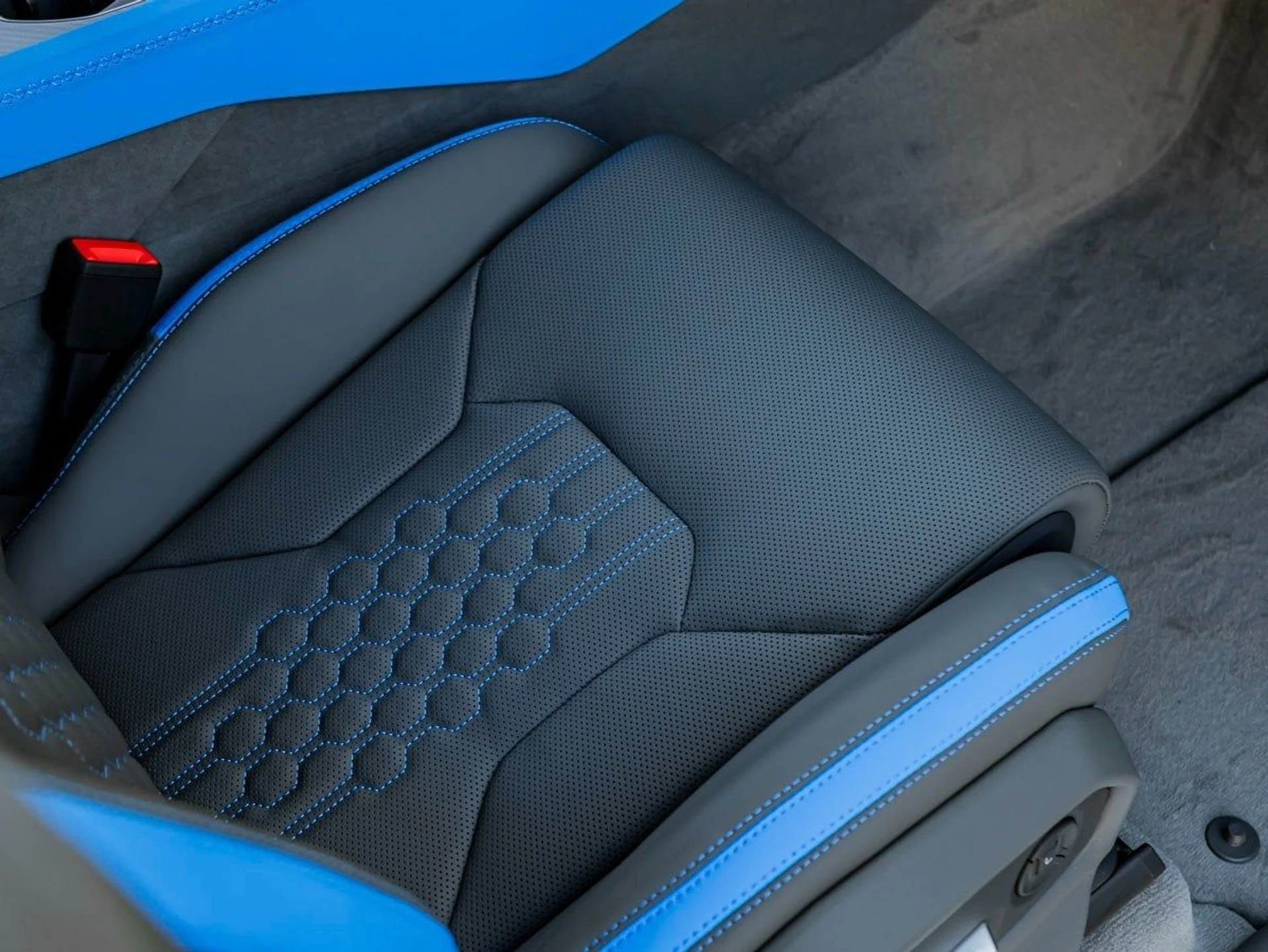 mph026_860618328_27_7ff687ef63