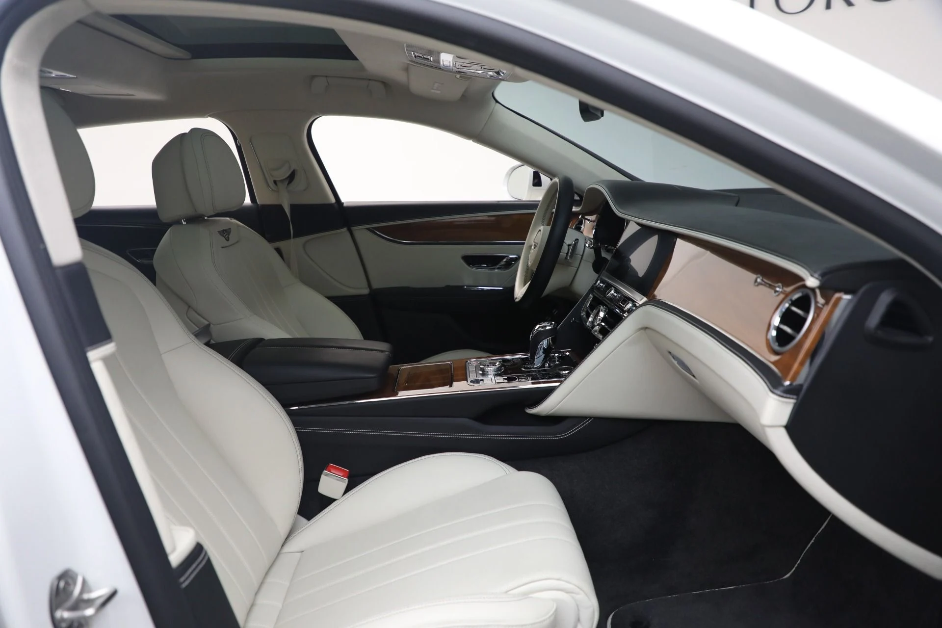 mph026_872508675_Used_2024_Bentley_Flying_Spur_Hybrid_87656b21c8