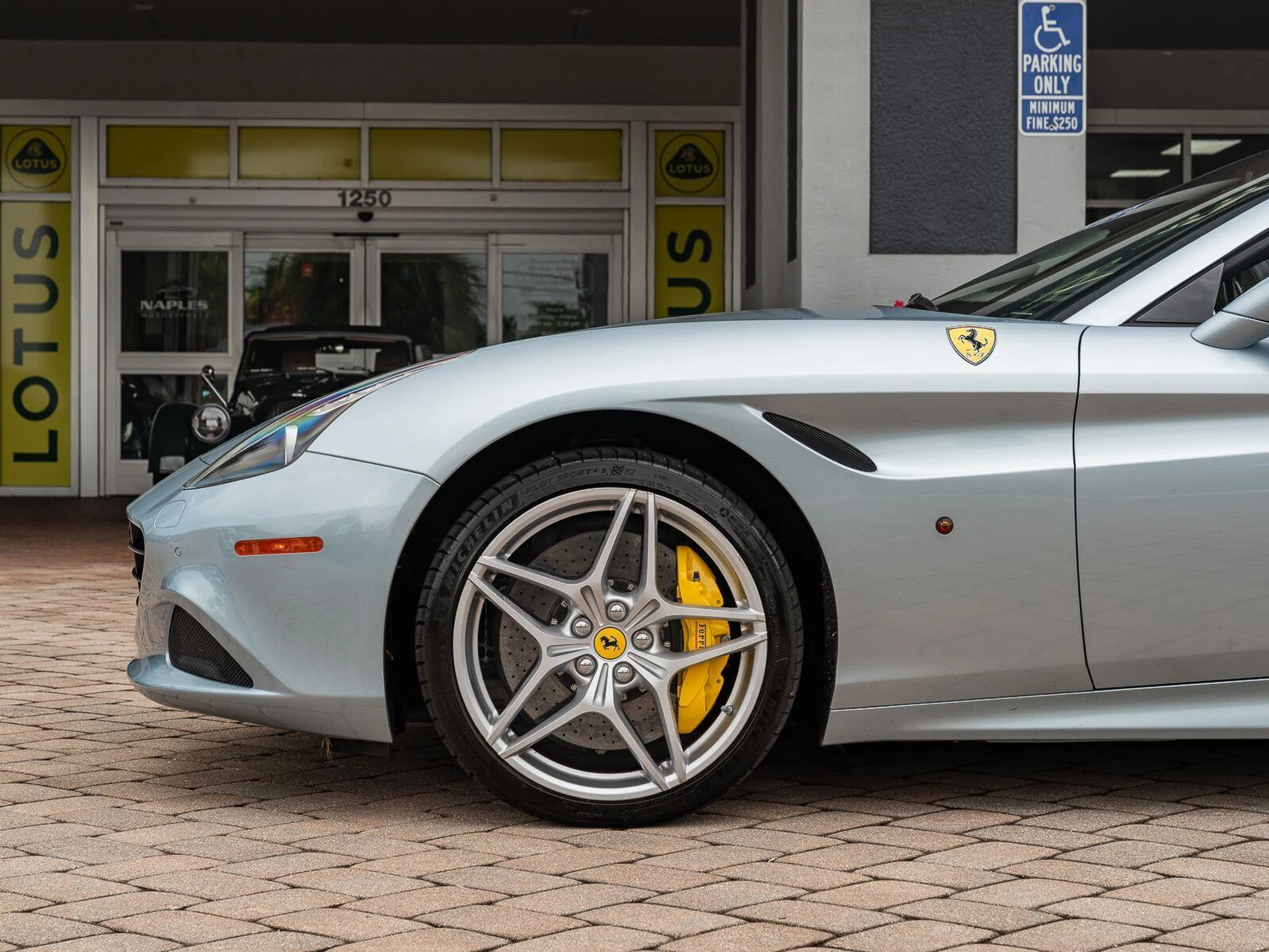 mph026_878128411_Used_2016_Ferrari_California_T_1785949664_5c26cb84eb