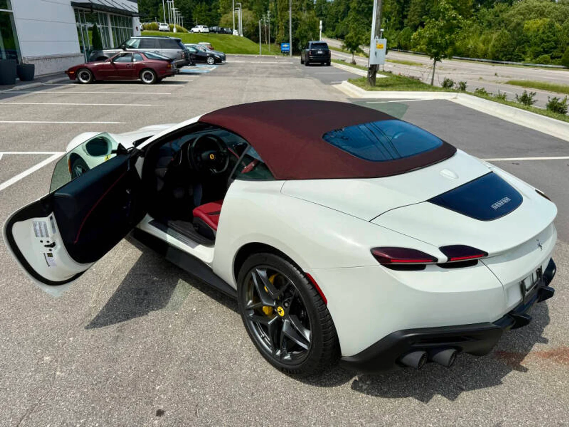 mph026_880547994_2025_ferrari_roma_spider_base_2dr_convertible_f2d873d21e