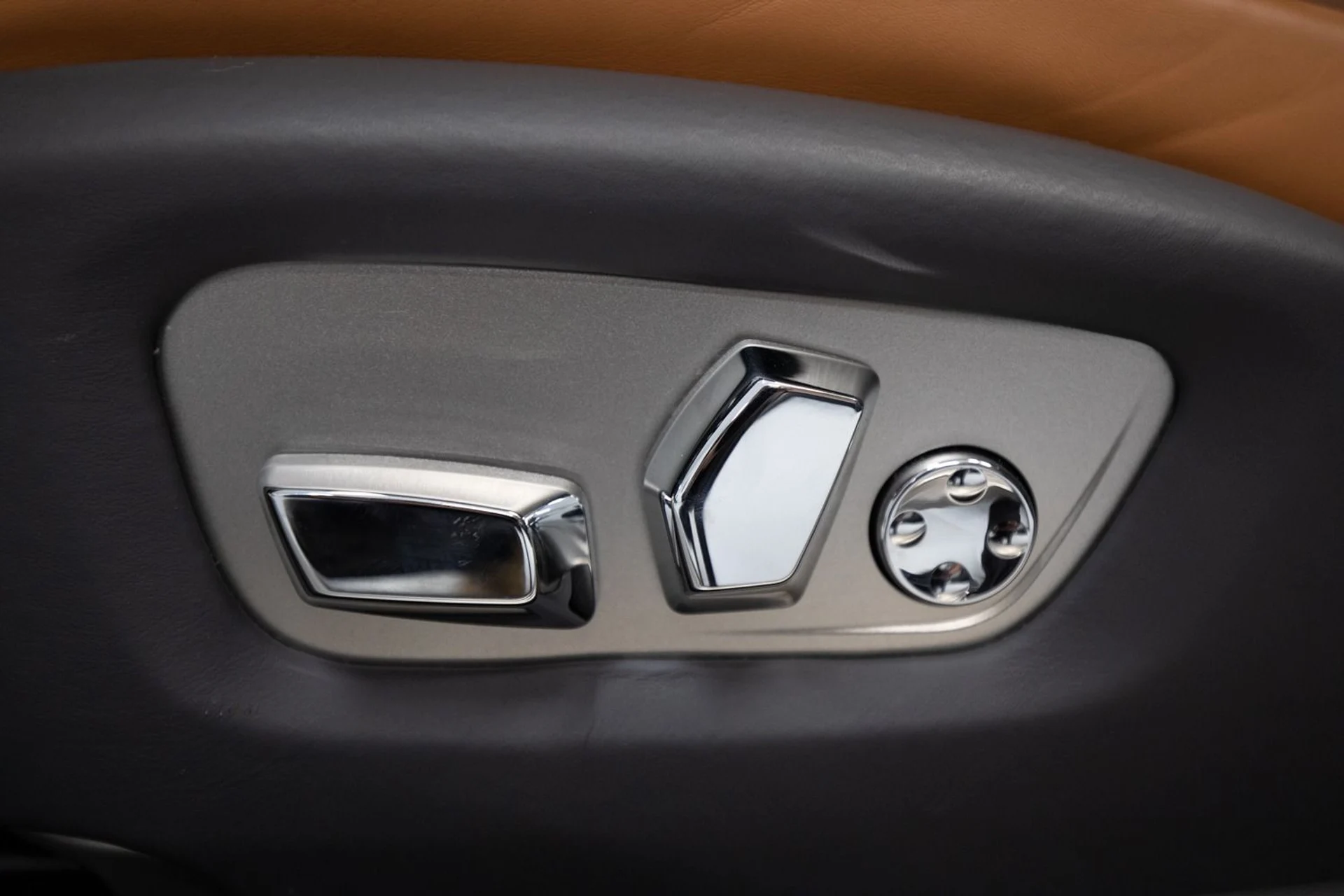 mph026_881506089_Used_2018_Rolls_Royce_Wraith_Luminary_Collection_1708563018_c2a7b426c2