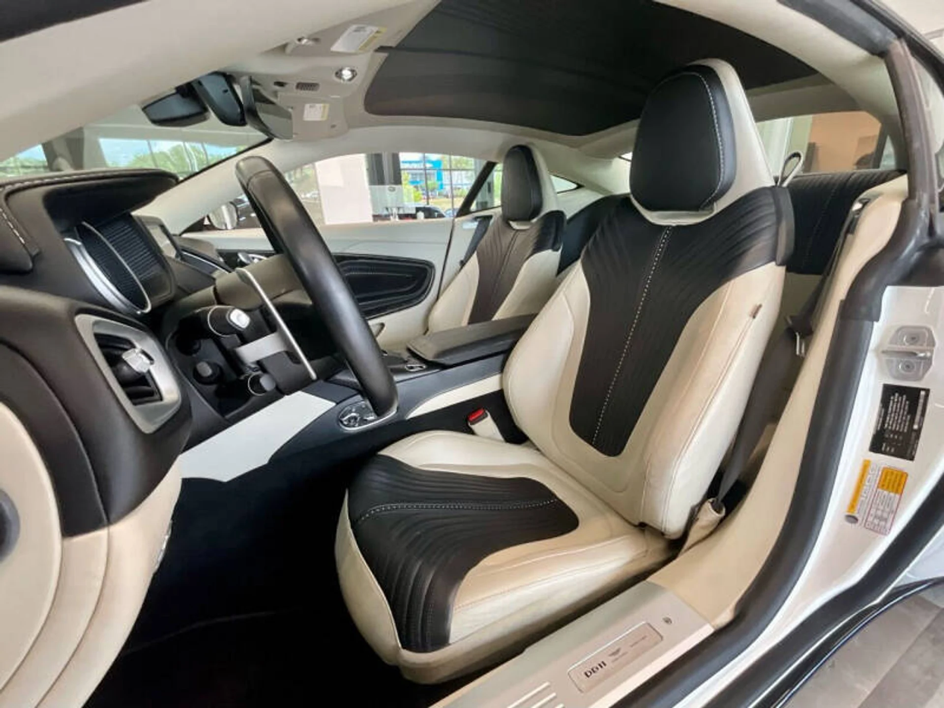 mph026_881833511_2018_aston_martin_db11_v12_2dr_coupe_486596c7d0