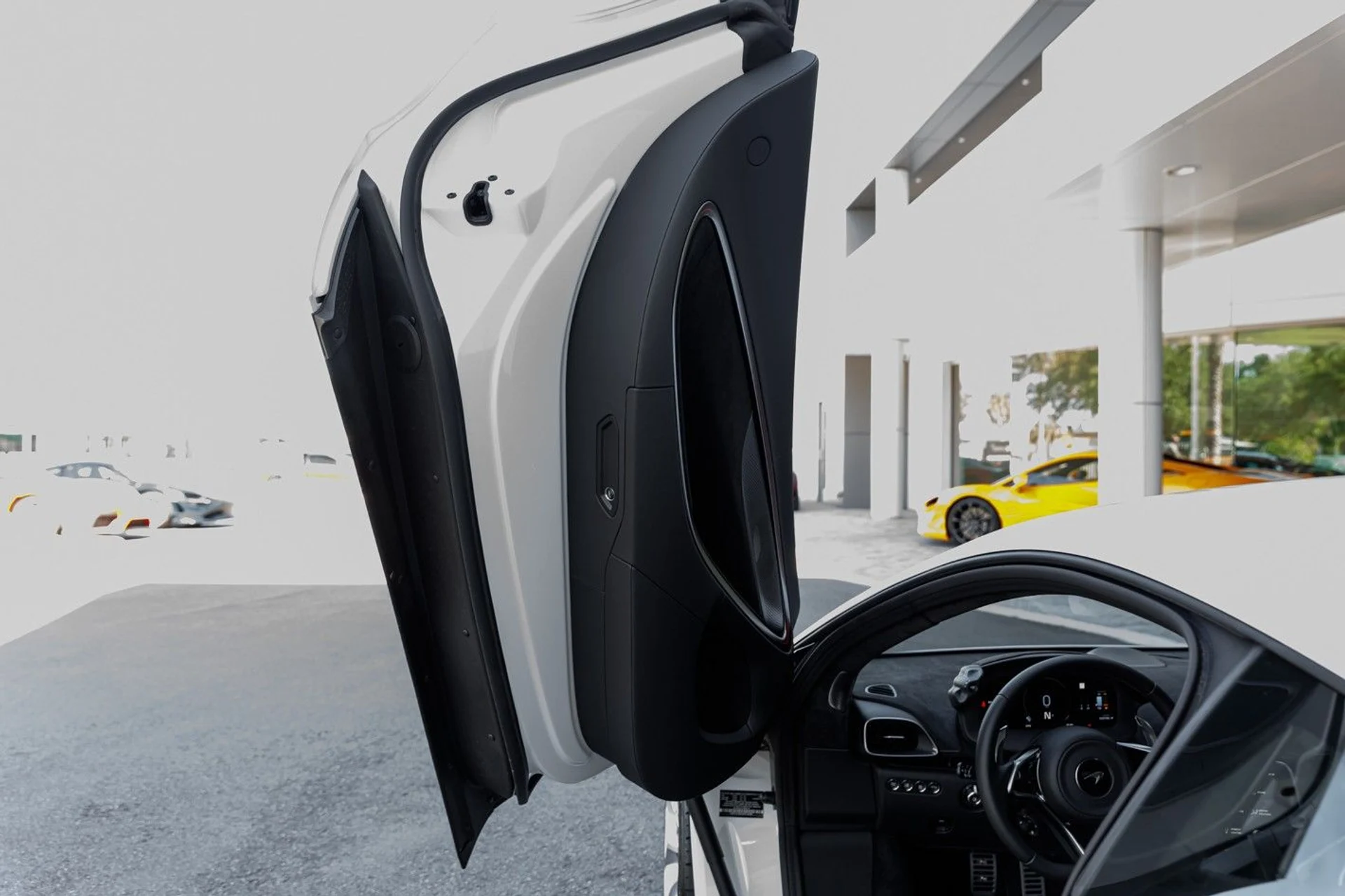 mph026_886129167_669_p27_l_96e057e56c