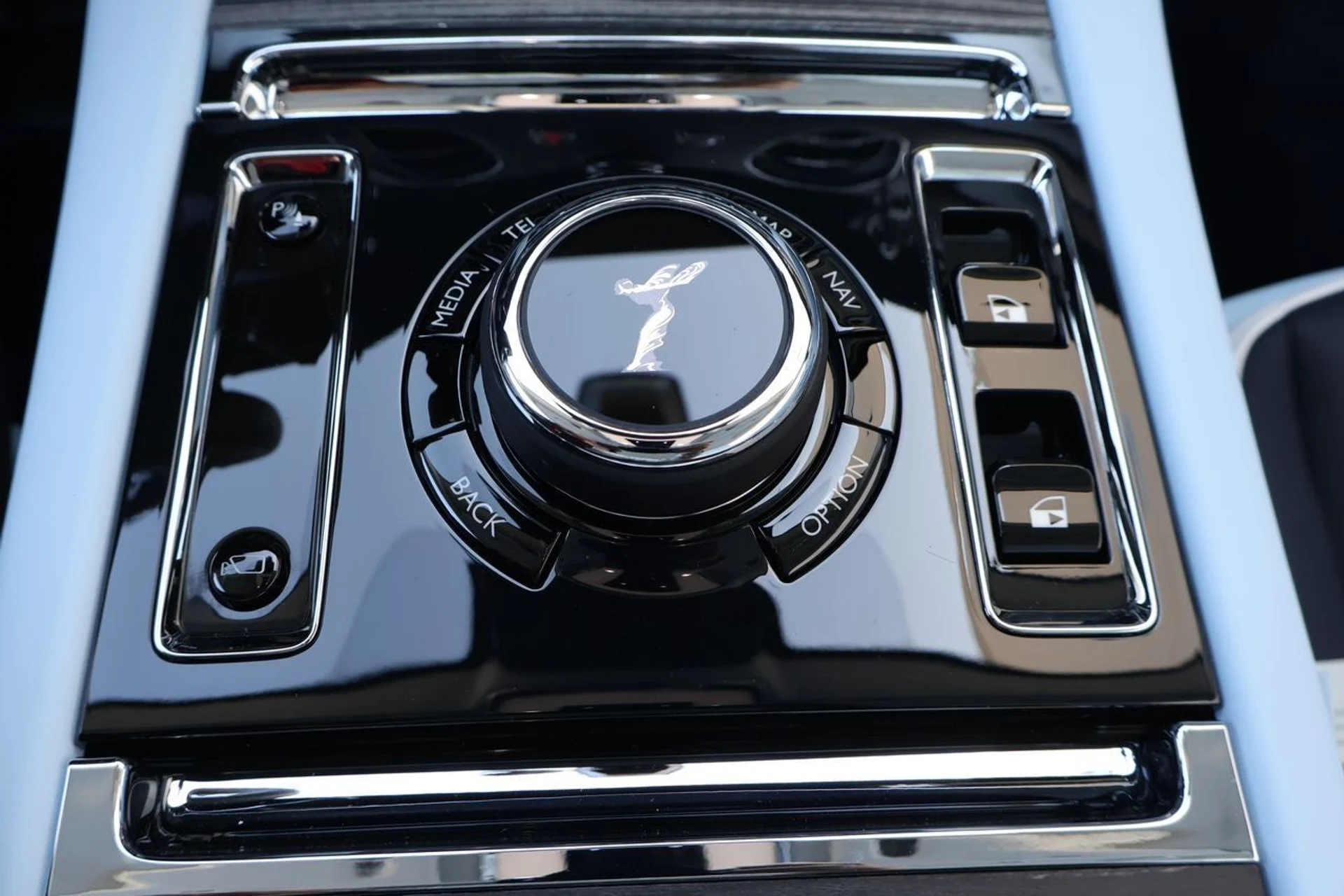 mph026_890589311_27_5e9f0bf515