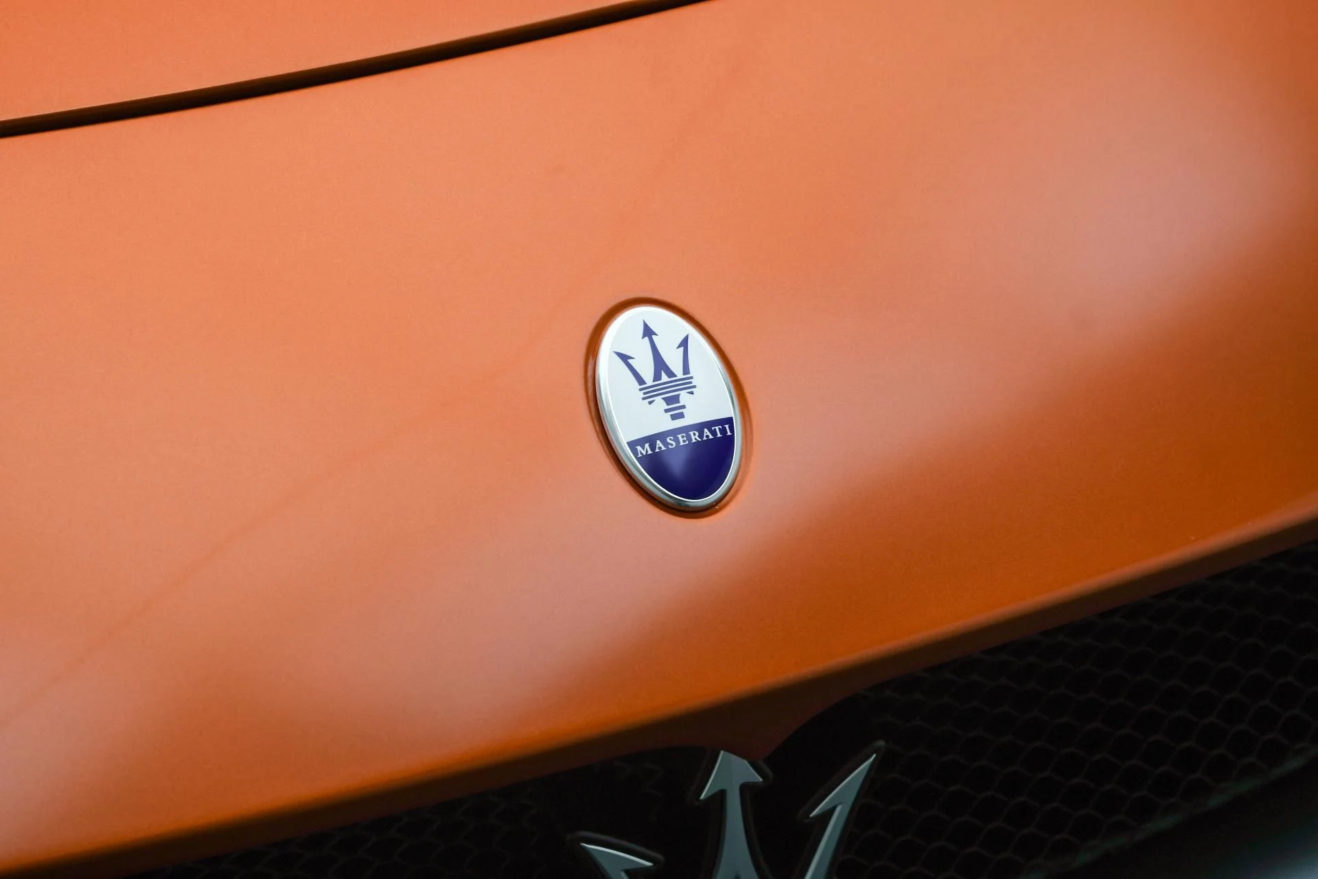 mph026_892649687_Used_2024_Maserati_MC_20_1754121353_cc5e385161