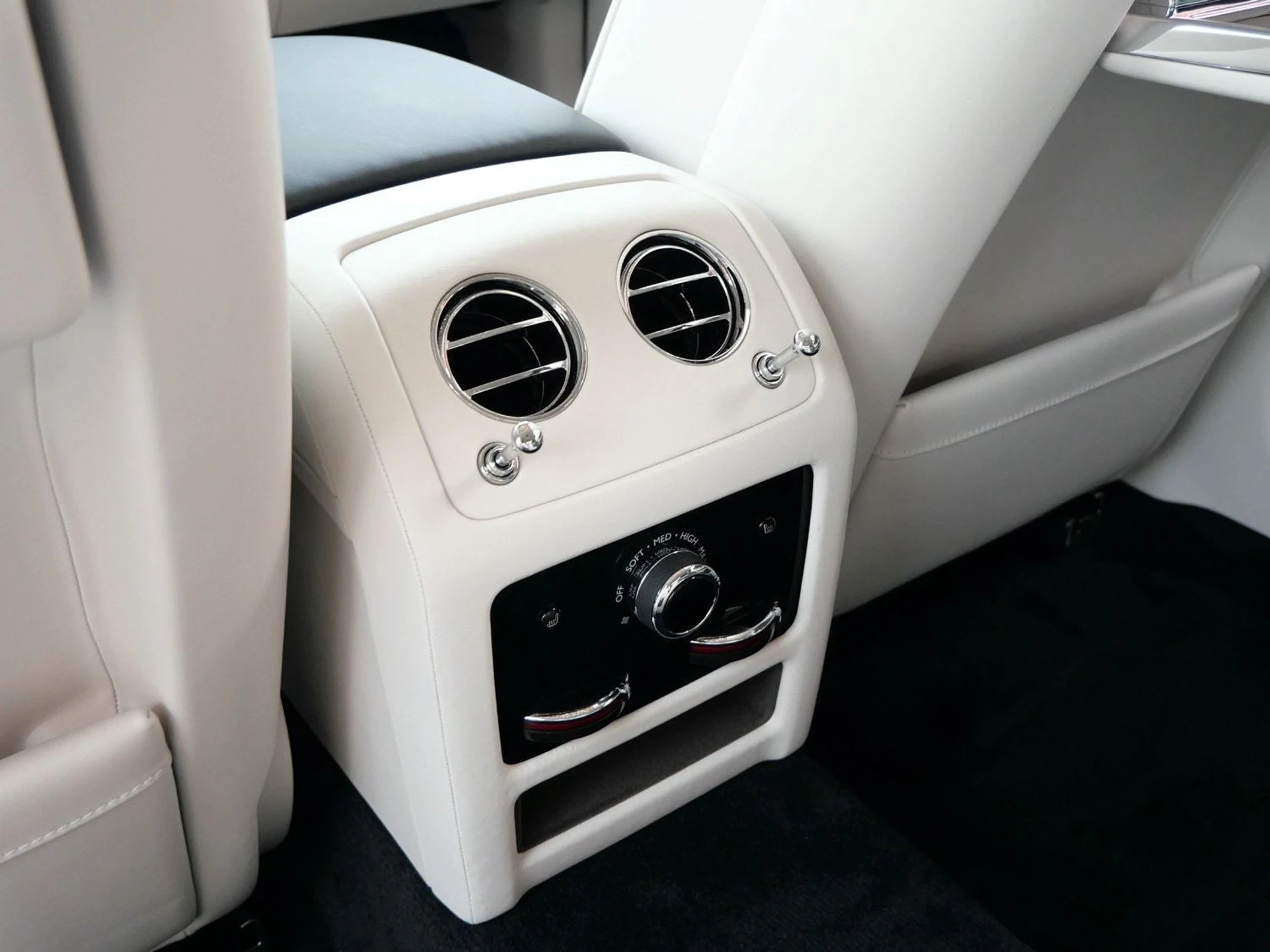 mph026_893237364_2a87f98e23f82044d7bc7ad628469620x_072547e989