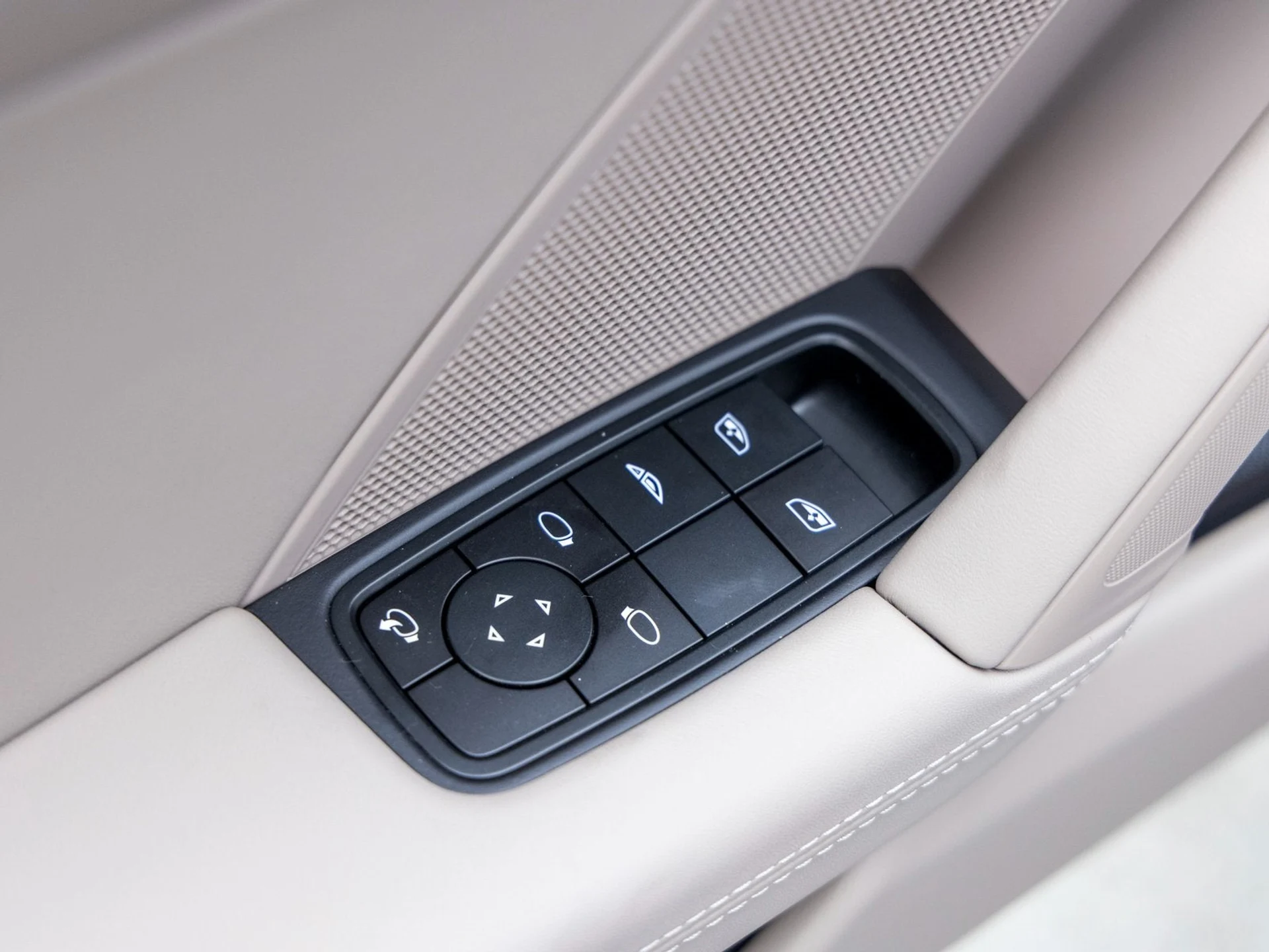 mph026_893751517_27_51a66fc174