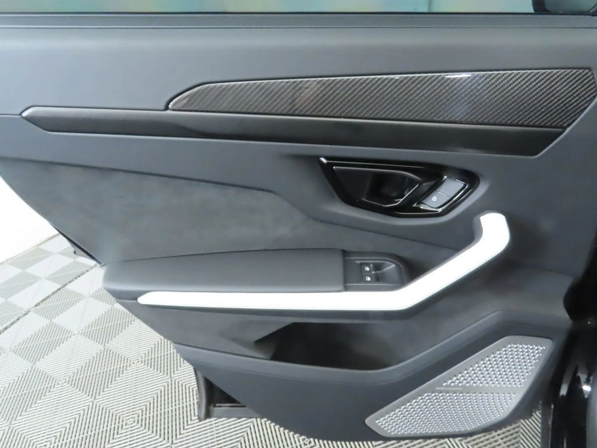 mph026_894481096_used_2025_lamborghini_urus_seawd_8119_22939626_27_1024_4633aef784