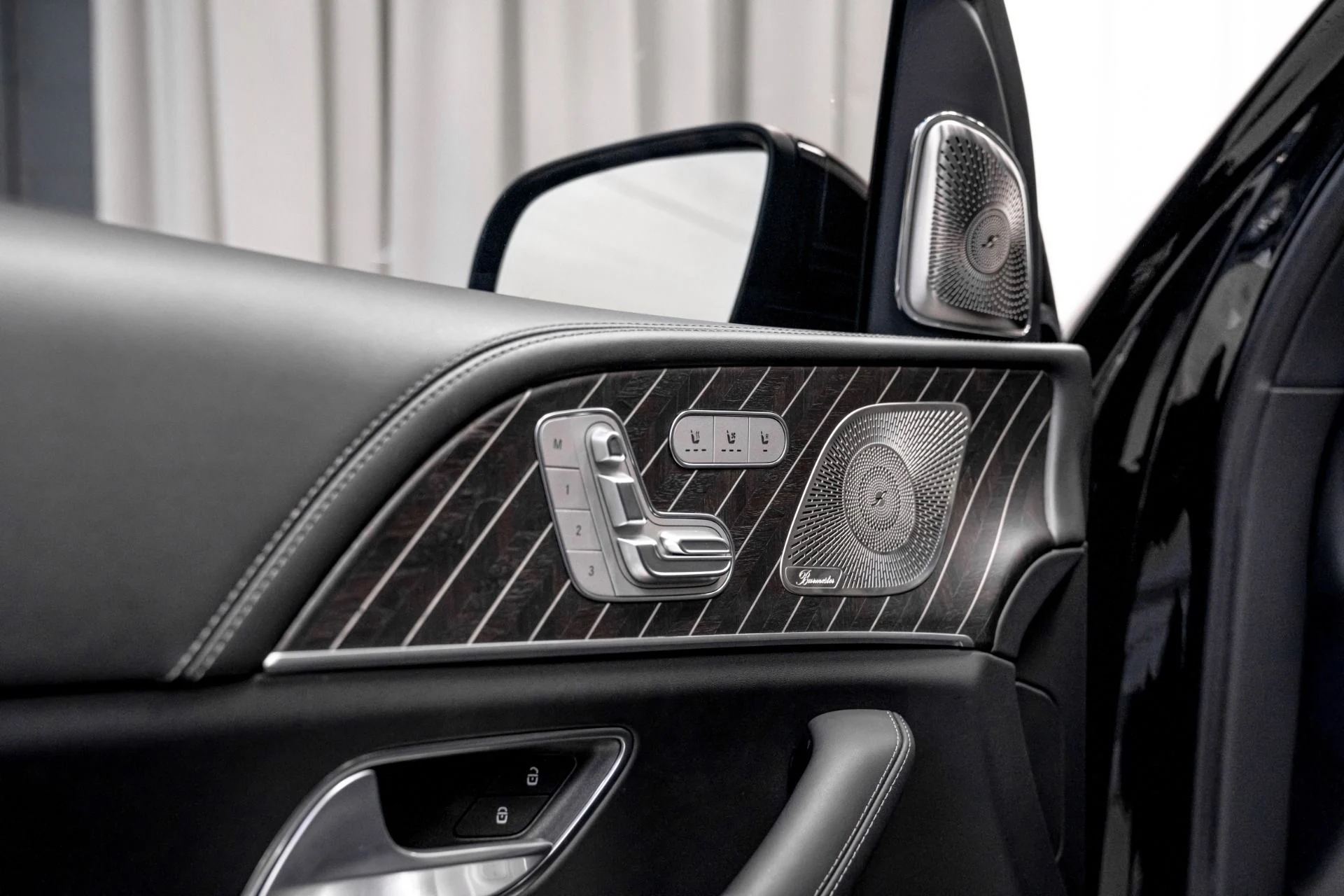 mph026_901908788_Used_2025_Mercedes_Benz_Mercedes_Maybach_GLS_600_4_MATIC_1762198901_327b06faf4