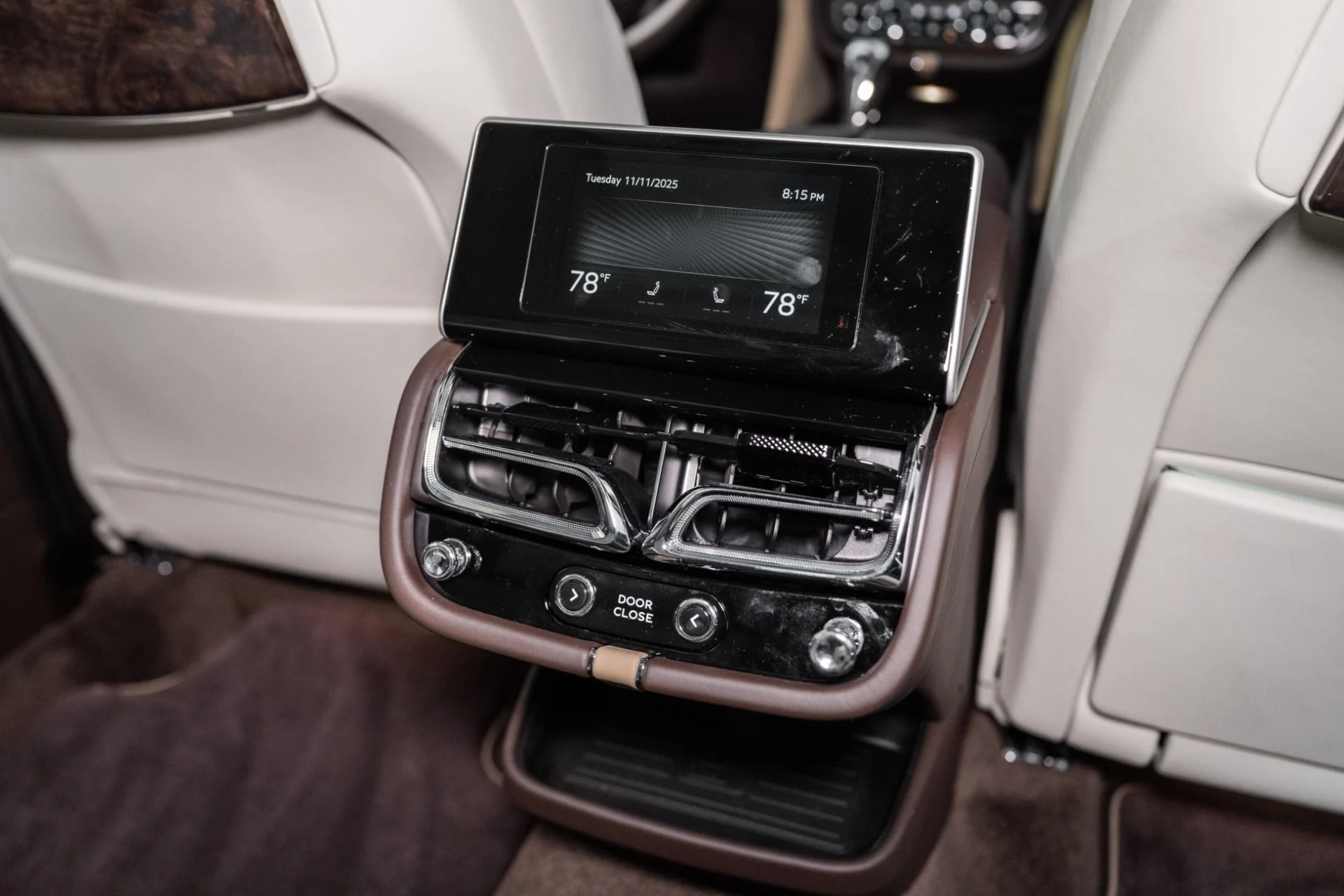 mph026_90495572_Used_2025_Bentley_Bentayga_EWB_Mulliner_V8_1762964457_65e99f2a97