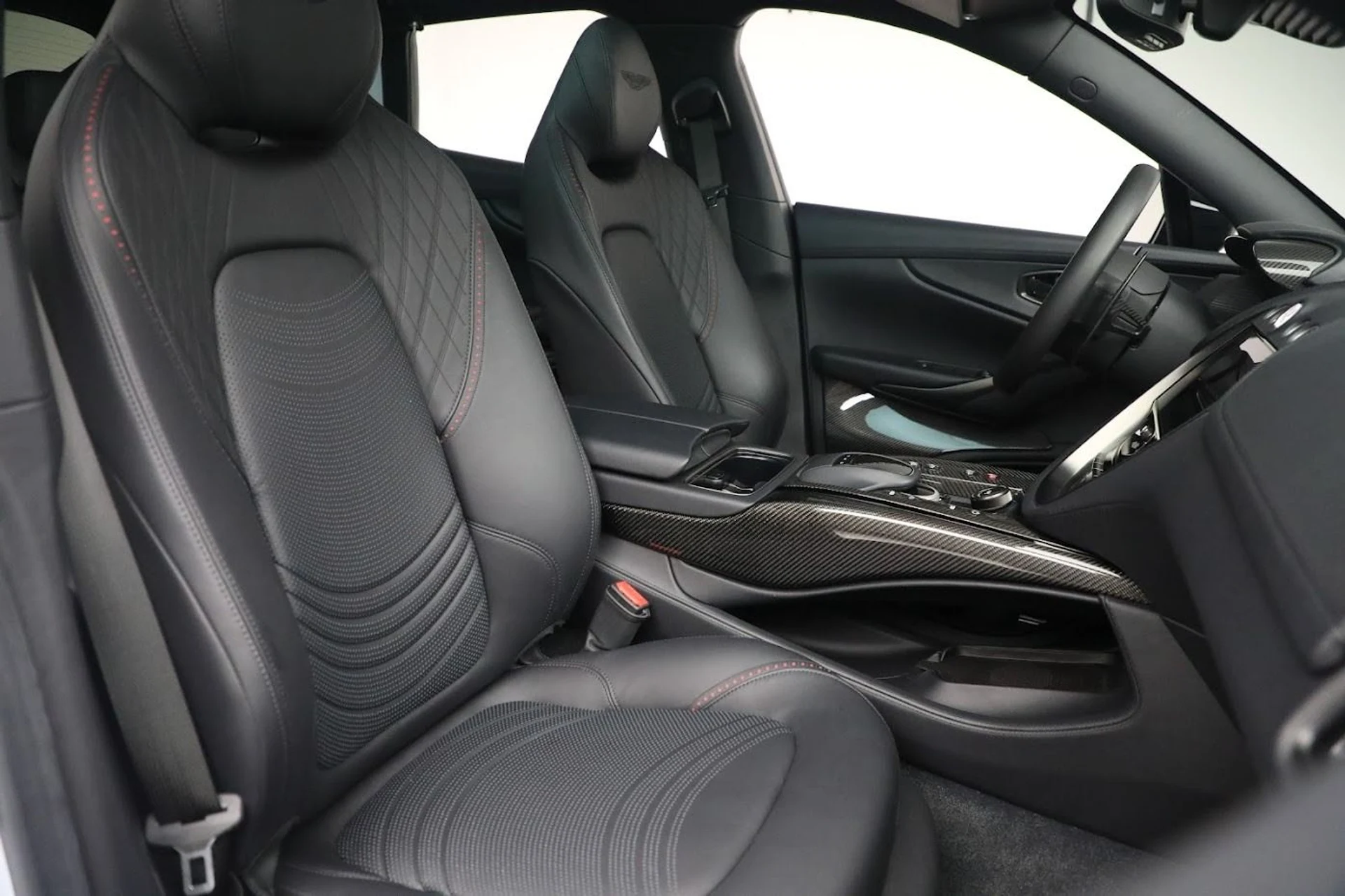 mph026_906937788_Used_2023_Aston_Martin_DBX_707_0db1ce318b