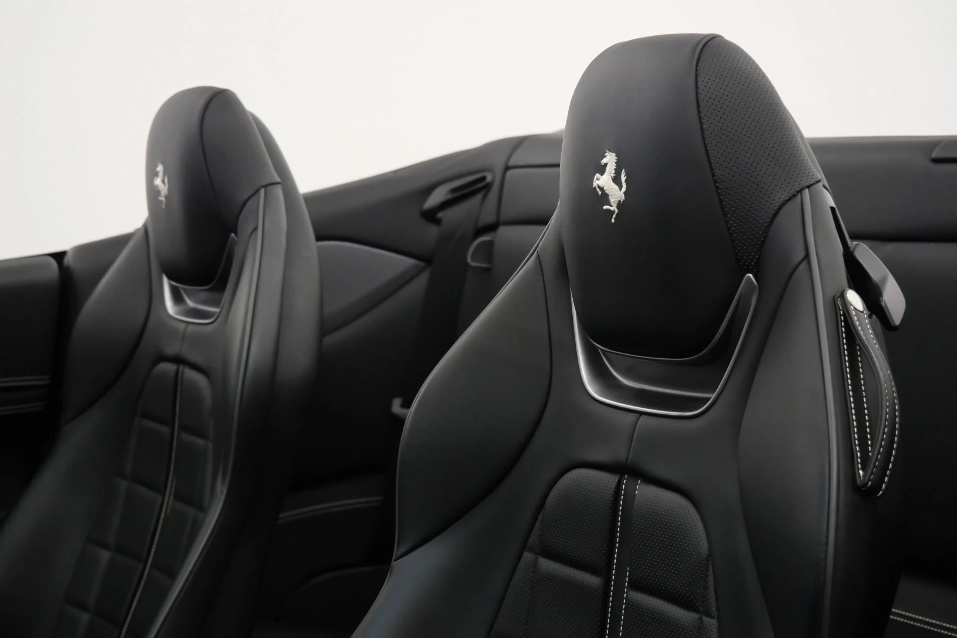 mph026_907418146_Used_2019_Ferrari_Portofino_Interior_Carbon_Trim_High_Power_Hi_Fi_Magneride_Suspension_1773425740_adfdfc865b