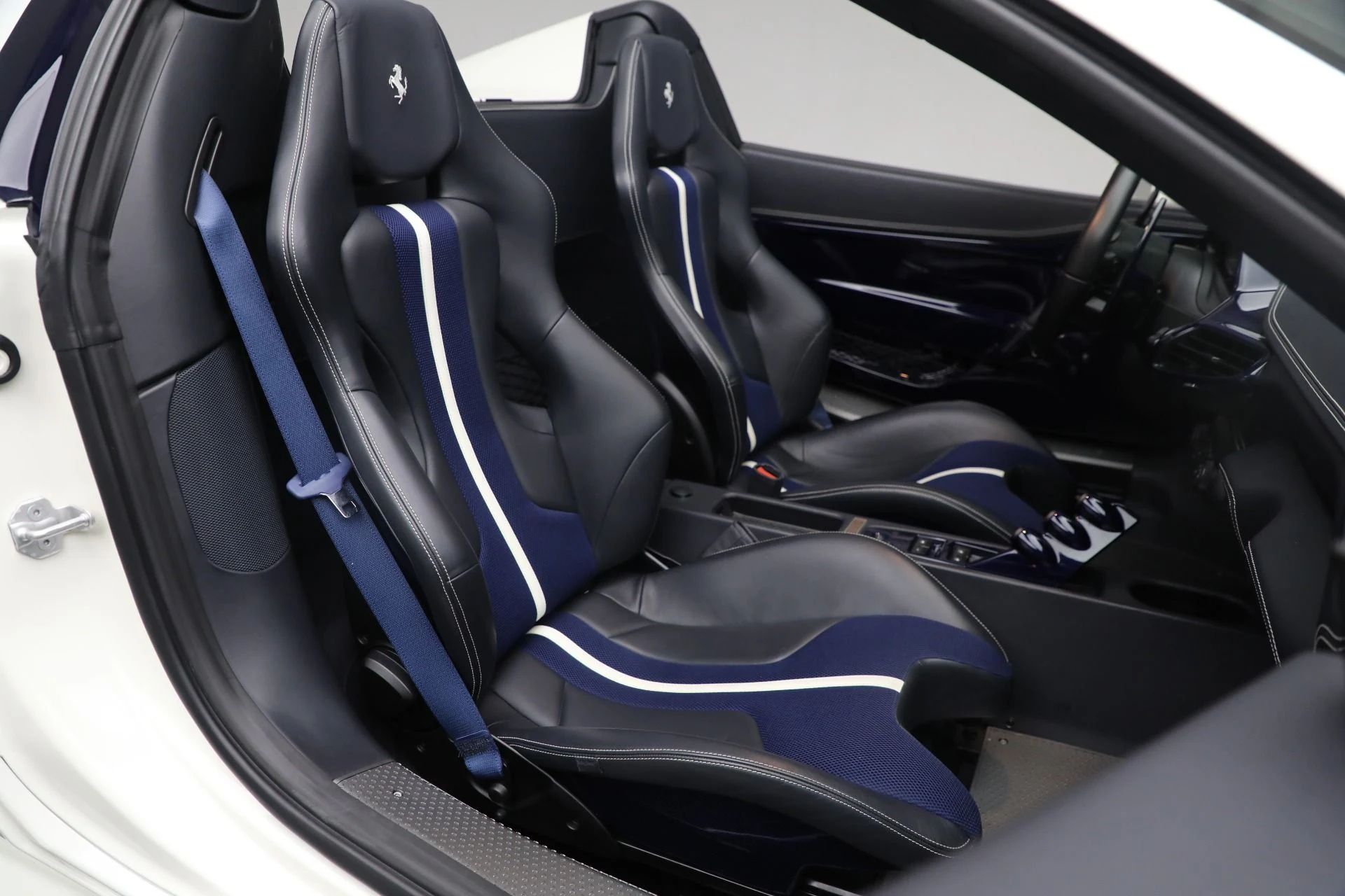 mph026_907890093_Used_2015_Ferrari_458_Speciale_1738699258_7e41159ead