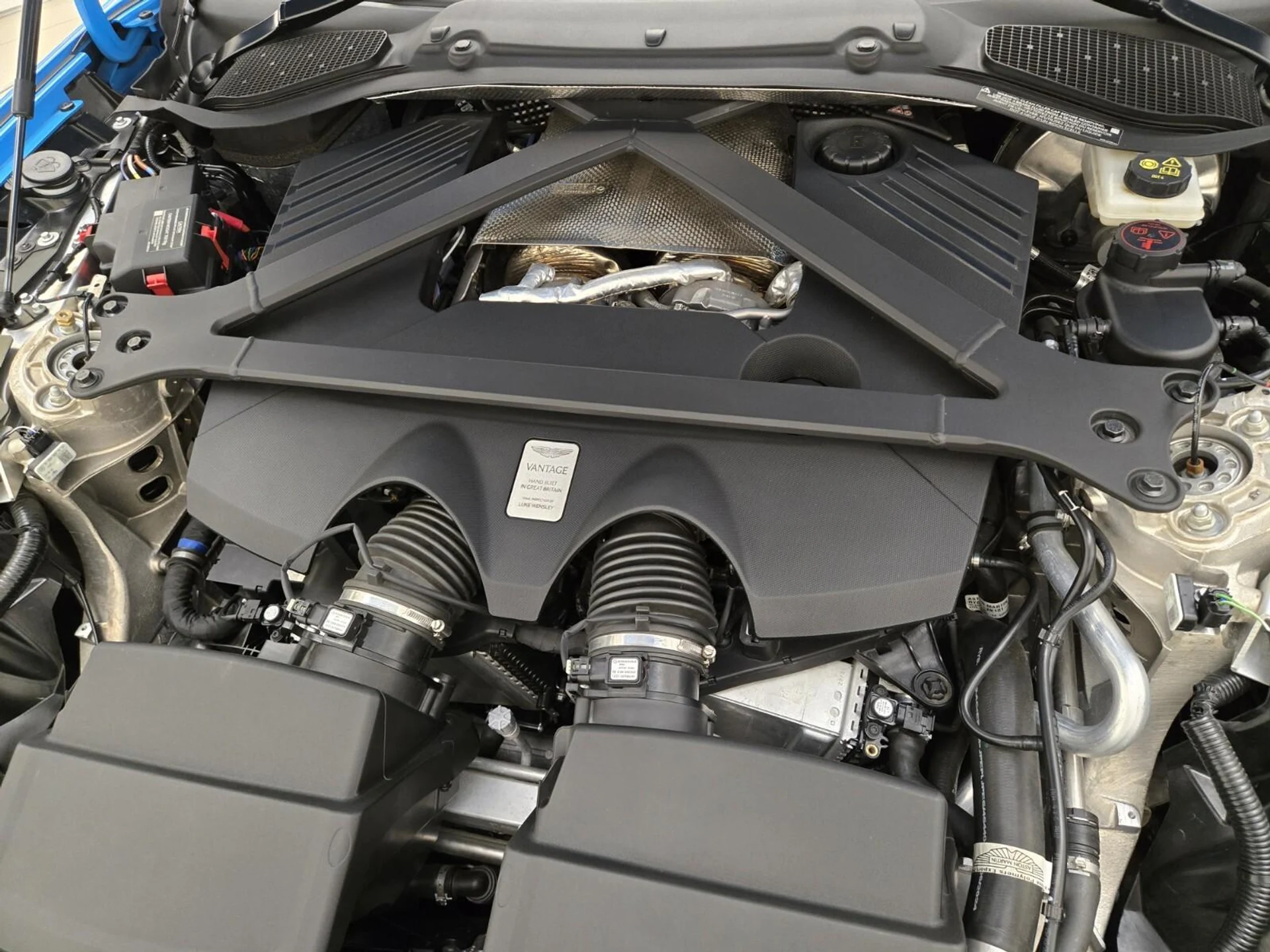 mph026_912061863_Used_2025_Aston_Martin_Vantage_1770792739_0eac897560