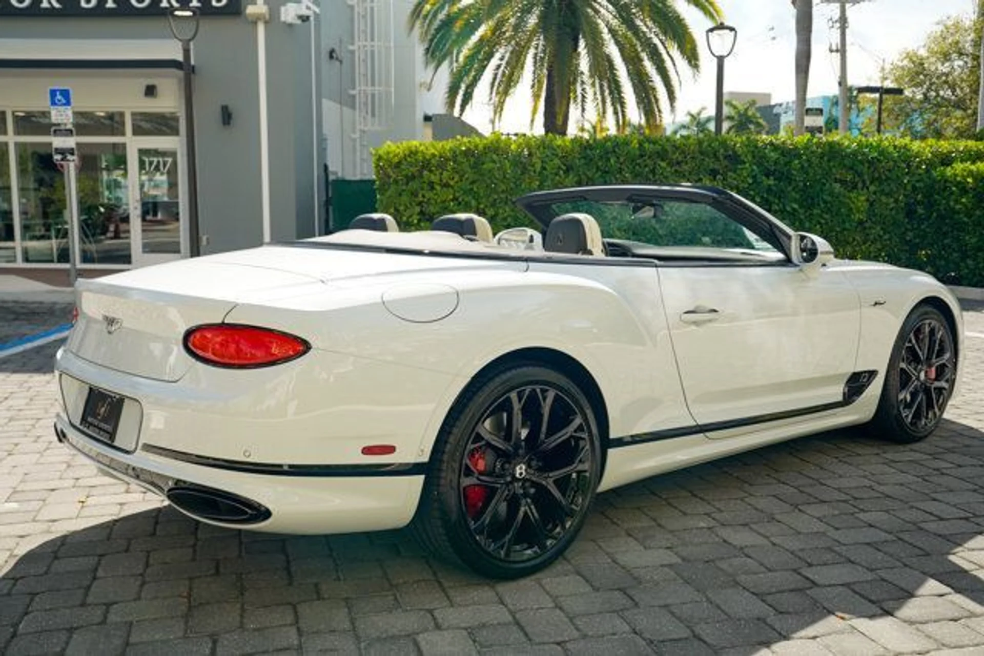 mph026_917082356_22958239_27_640_f8fda7abd2