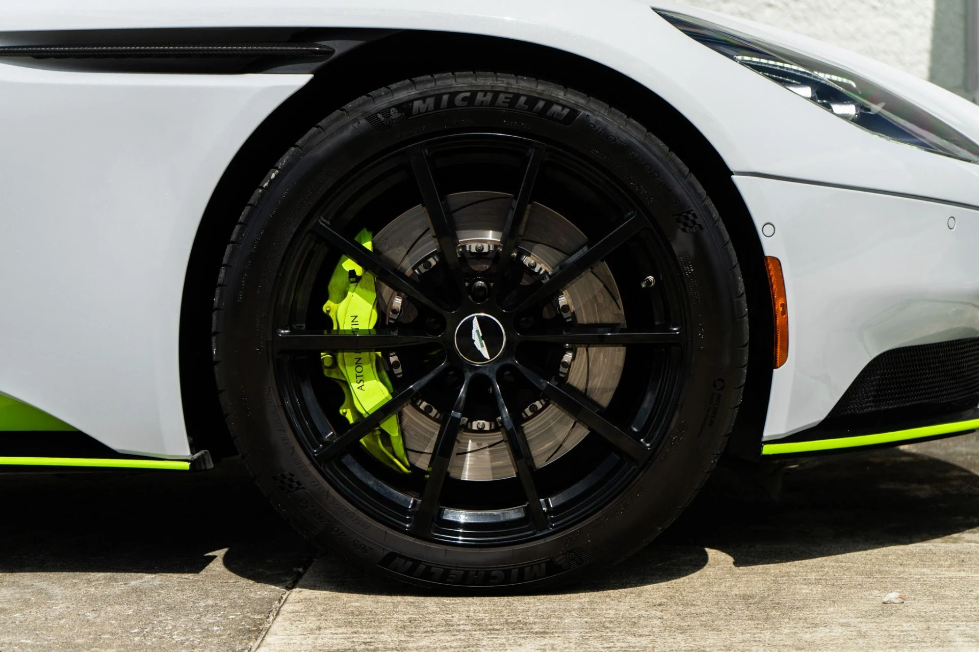 mph026_918959803_Used_2019_Aston_Martin_DB_11_AMR_1785363698_746fb27e7c