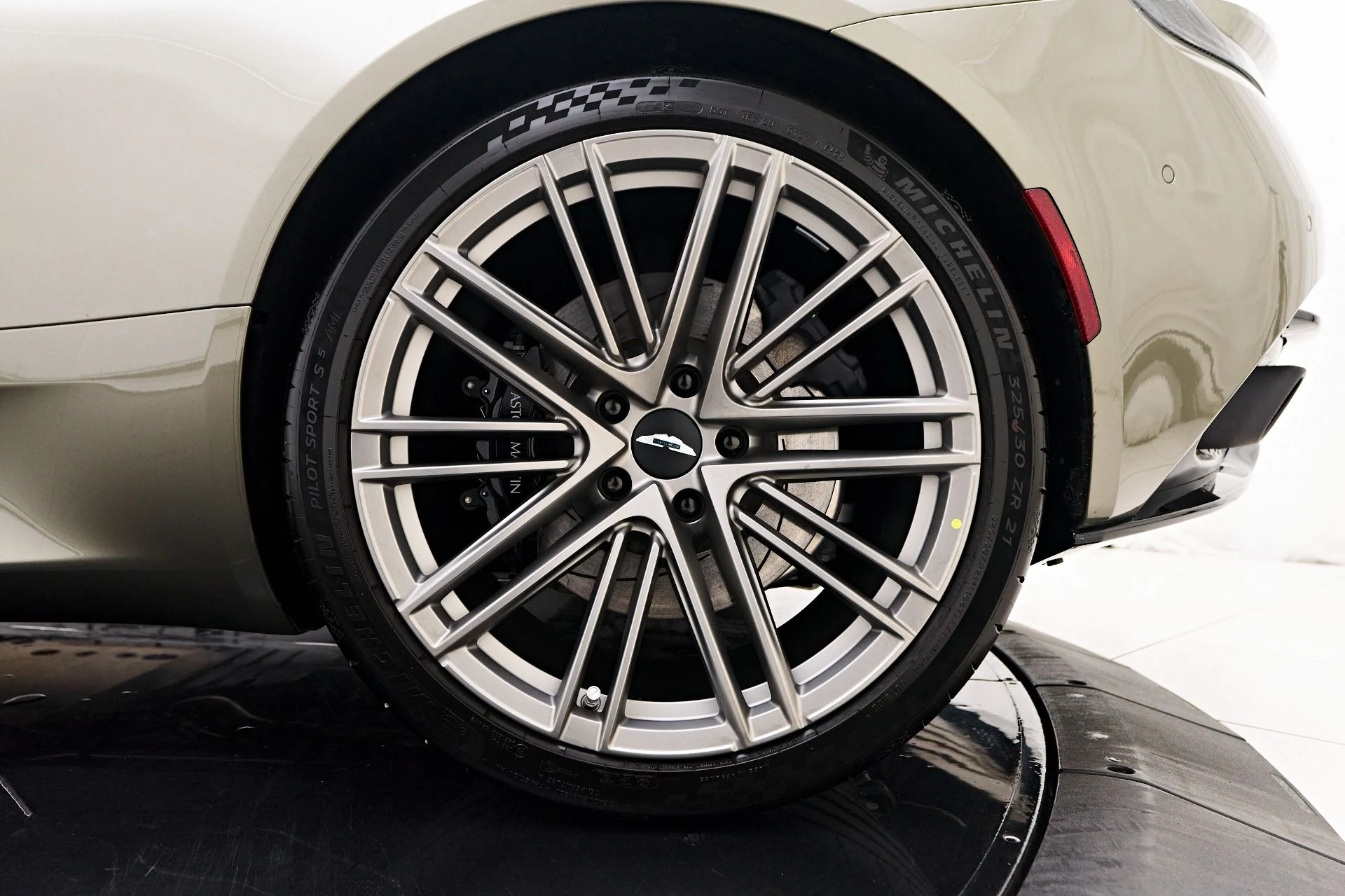 mph026_92397687_Used_2024_Aston_Martin_DB_12_Volante_1731606794_60df588c4b