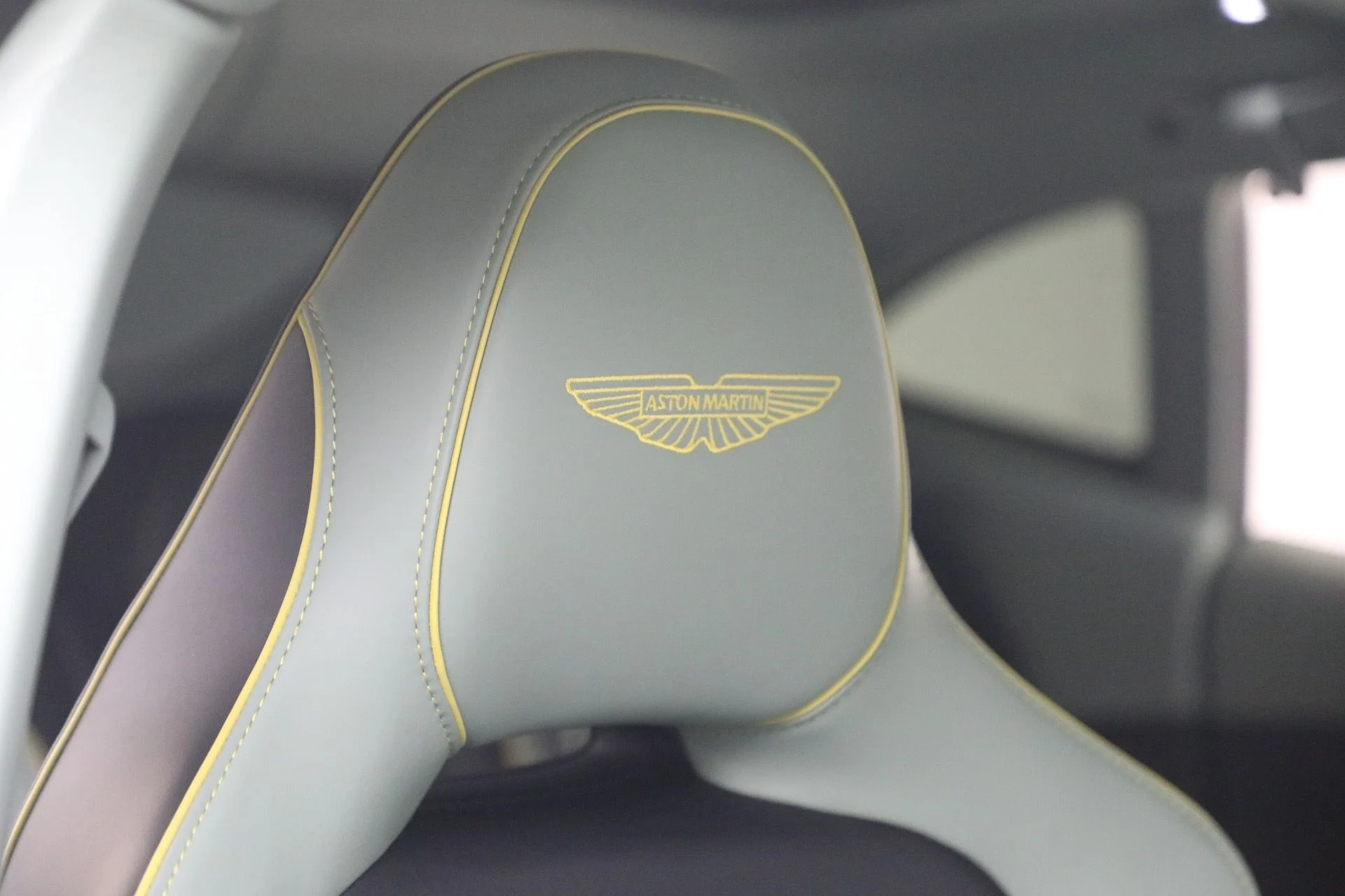 mph026_924784097_Used_2025_Aston_Martin_DBX_707_1782571135_03ab2a8f2f