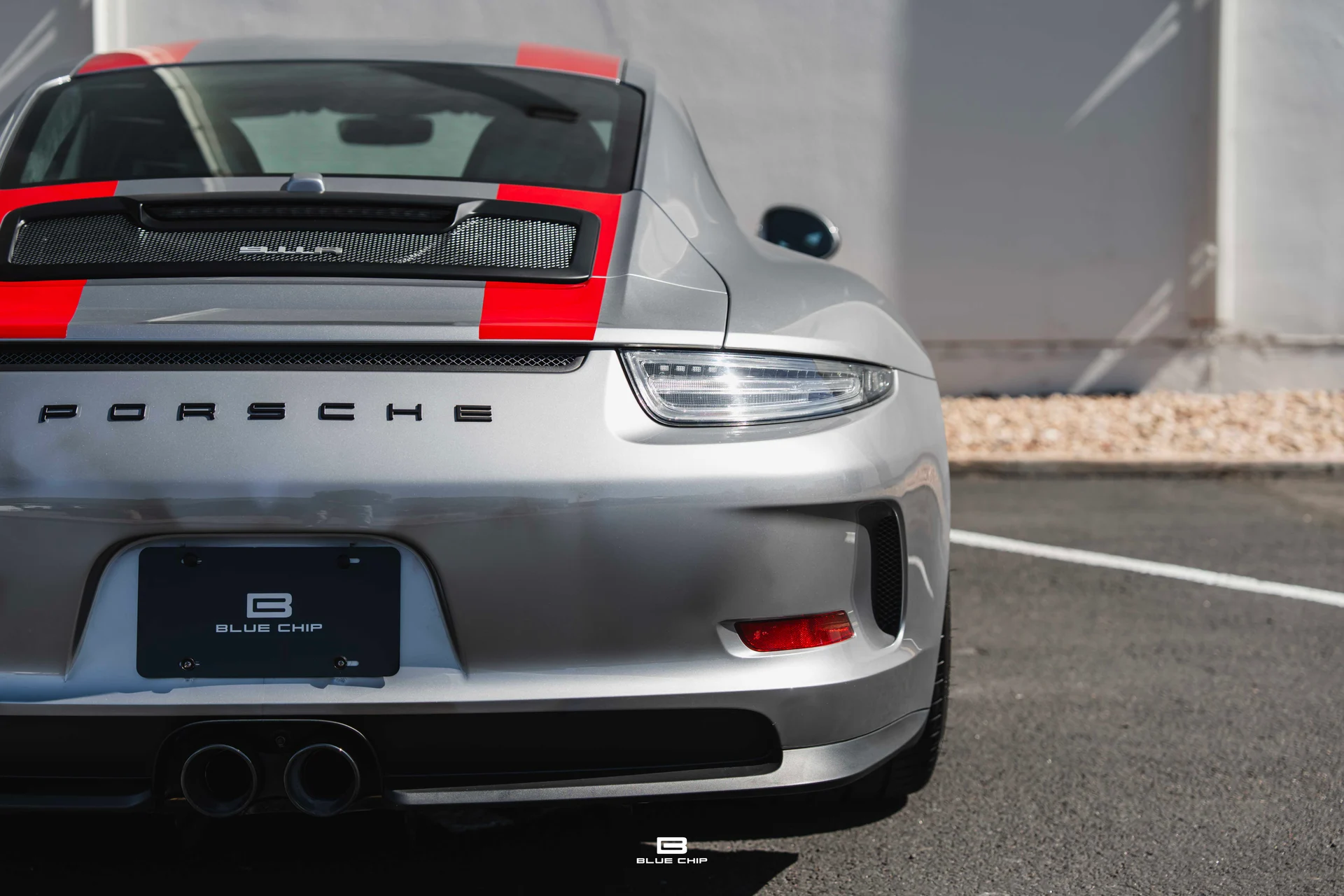 mph026_925705747_6a2c7e15c09b26a210bd1a66_2016_Porsche_911_R_27_4acee0252e