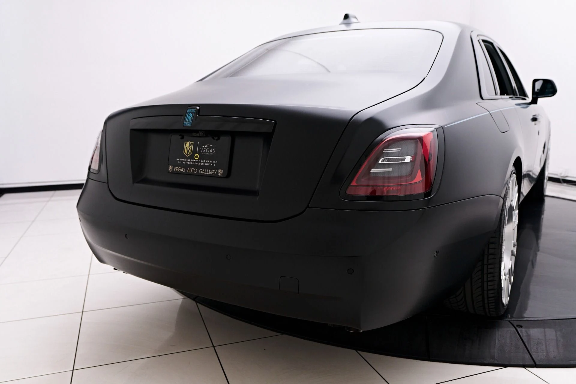 mph026_93691420_Used_2024_Rolls_Royce_Ghost_Base_1755131984_fb02d4d47e