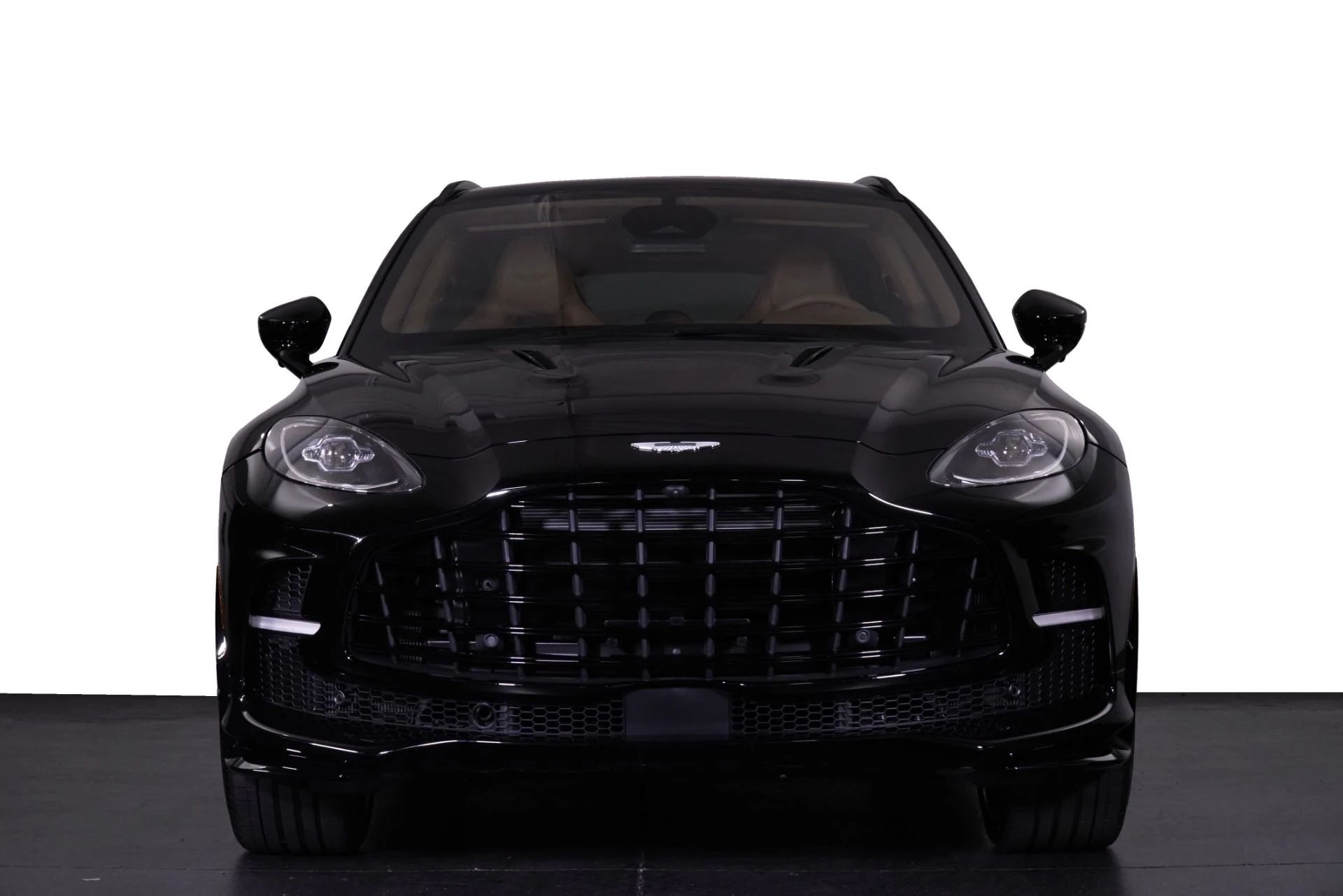 mph026_939111995_New_2026_Aston_Martin_DBX_707_1762322943_c1cd959496