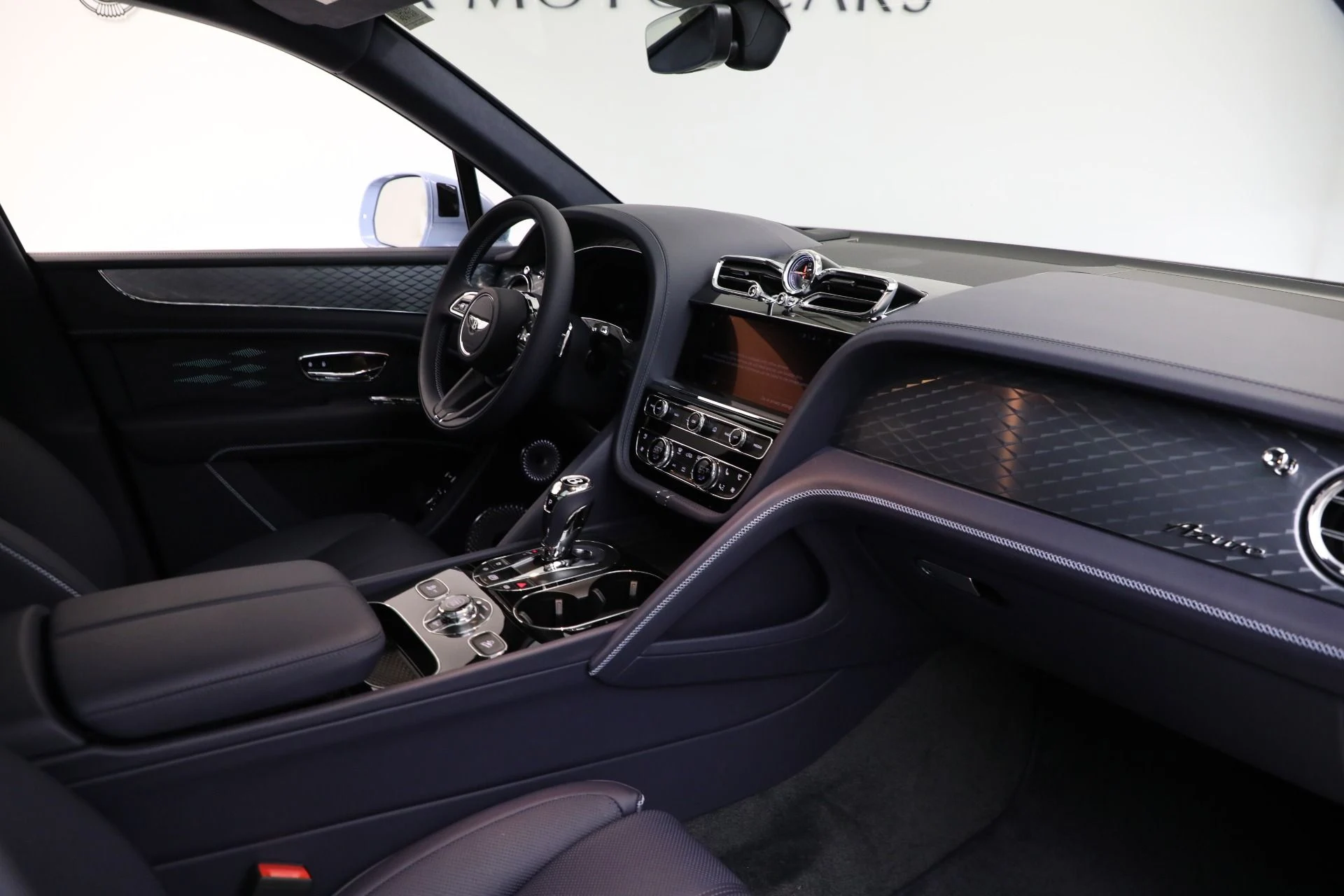 mph026_943239866_New_2025_Bentley_Bentayga_Azure_V8_47c50d45e3