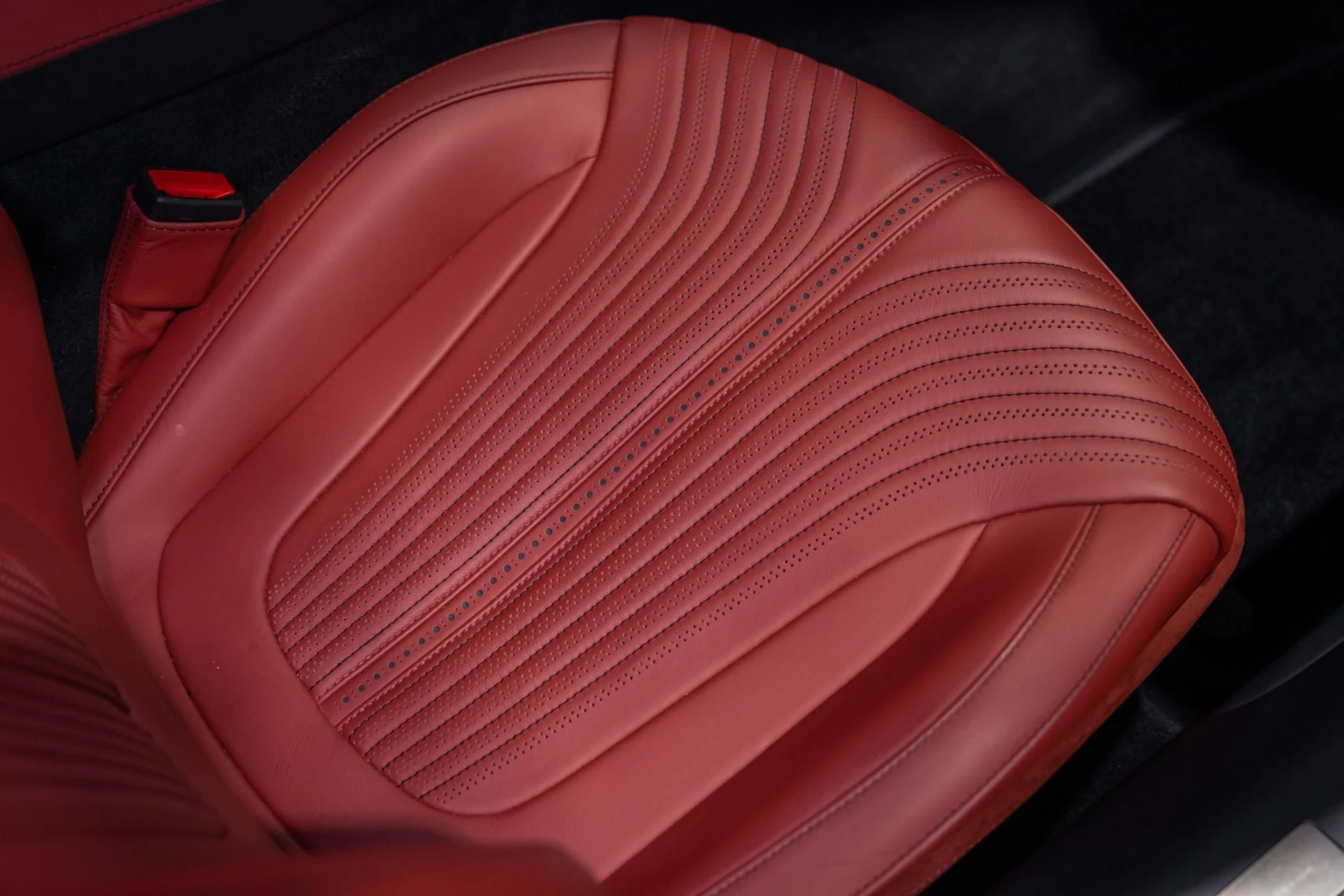 mph026_94722050_Used_2018_Aston_Martin_DB_11_V12_1788901645_050713c6cd