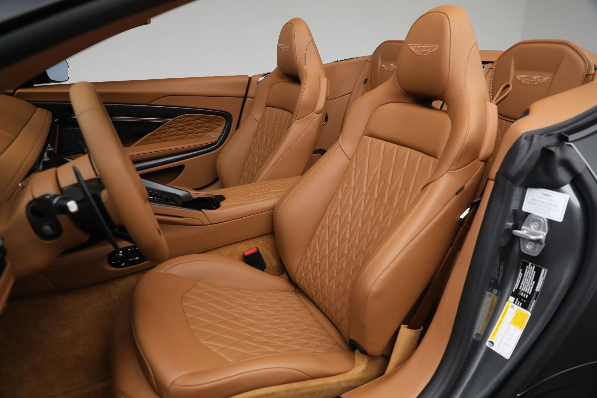 mph026_948193478_New_2025_Aston_Martin_DB_12_Volante_ab5e9beb76