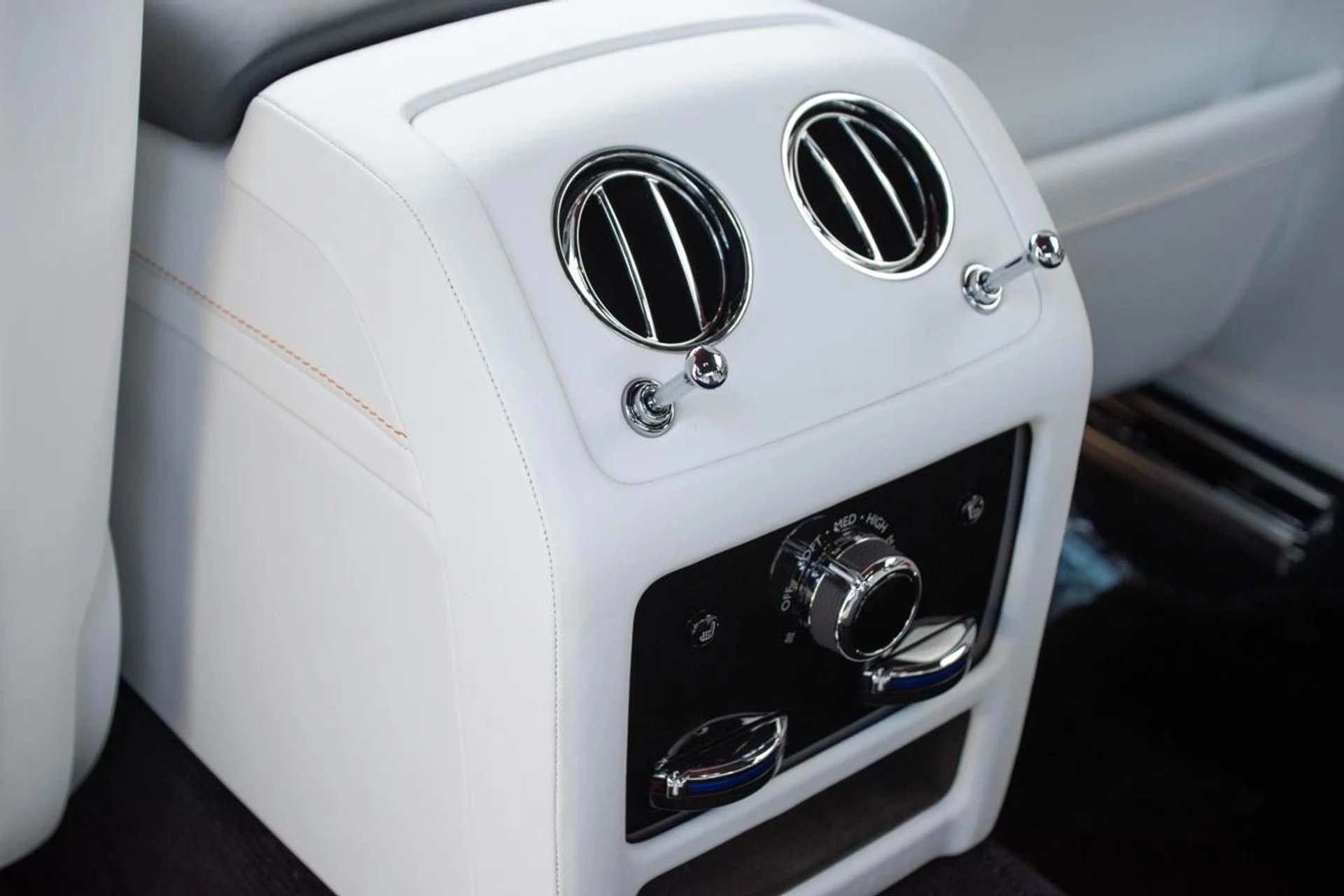 mph026_953743378_Used_2024_Rolls_Royce_Ghost_1733915394_7195d76e20