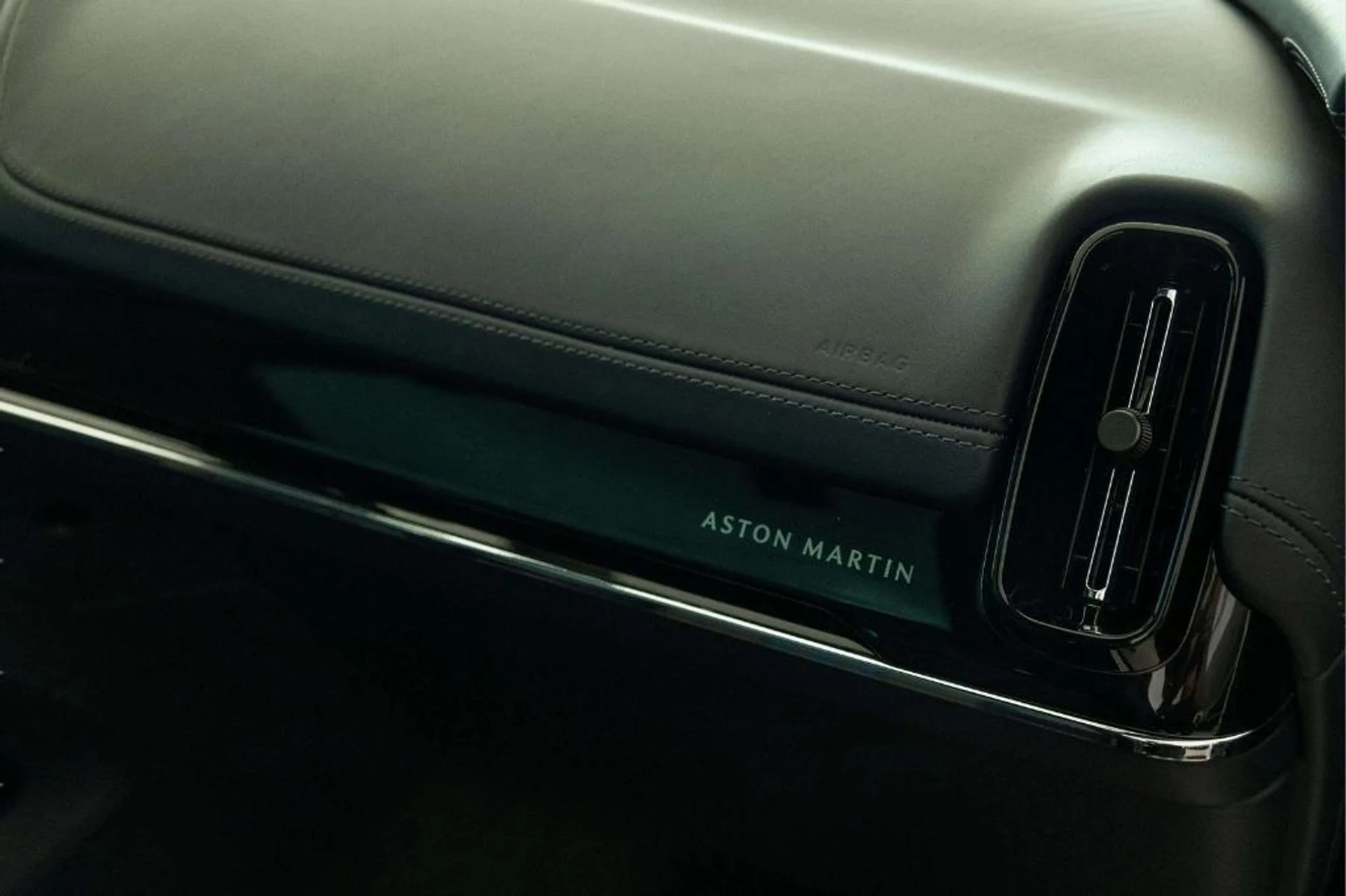 mph026_958704674_K3_YPSLLA_35_U_Px_Nv_Wb_W0_Gl7n5b_E4_0d437a448b