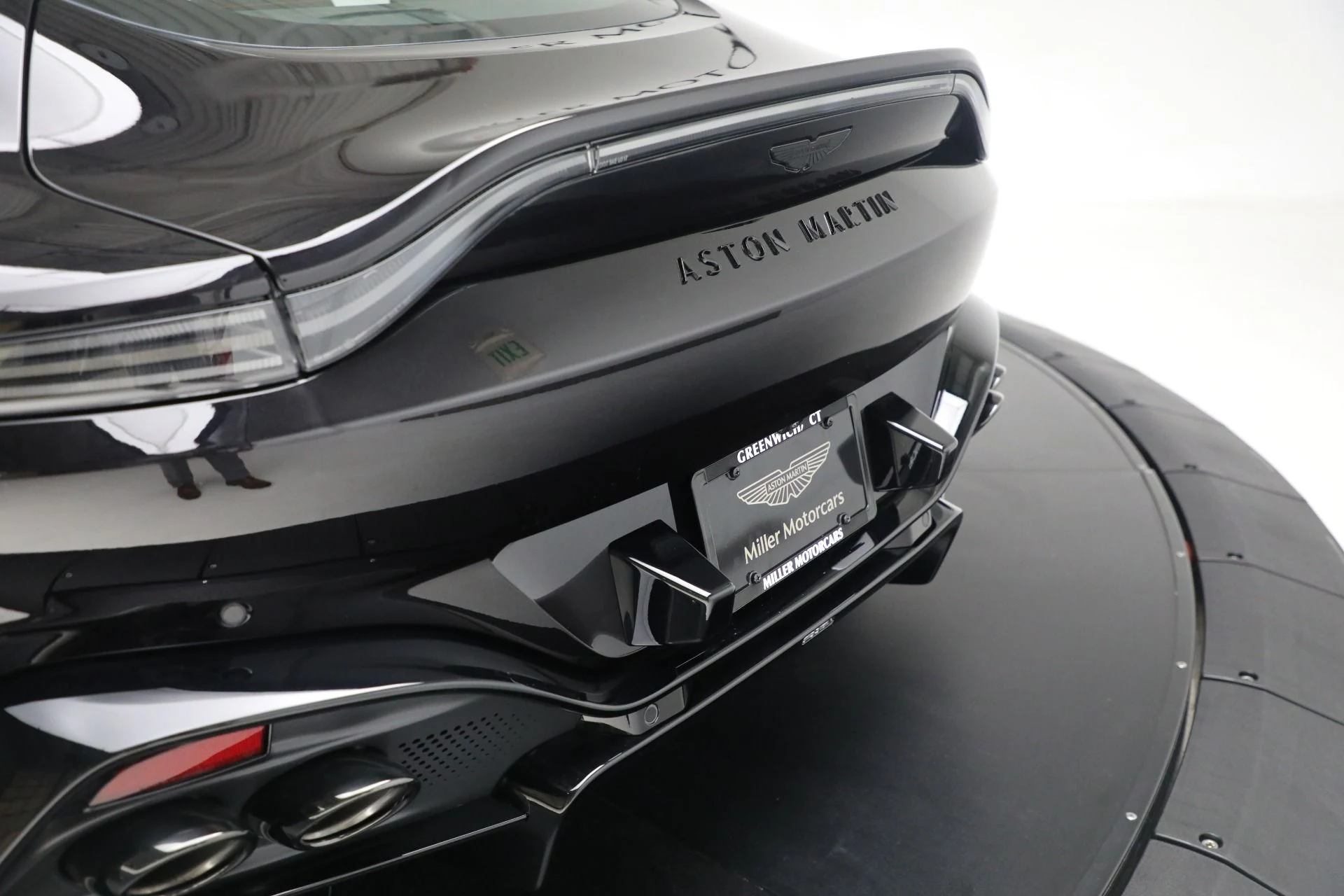 mph026_959354389_New_2025_Aston_Martin_Vantage_24b54ea8f2