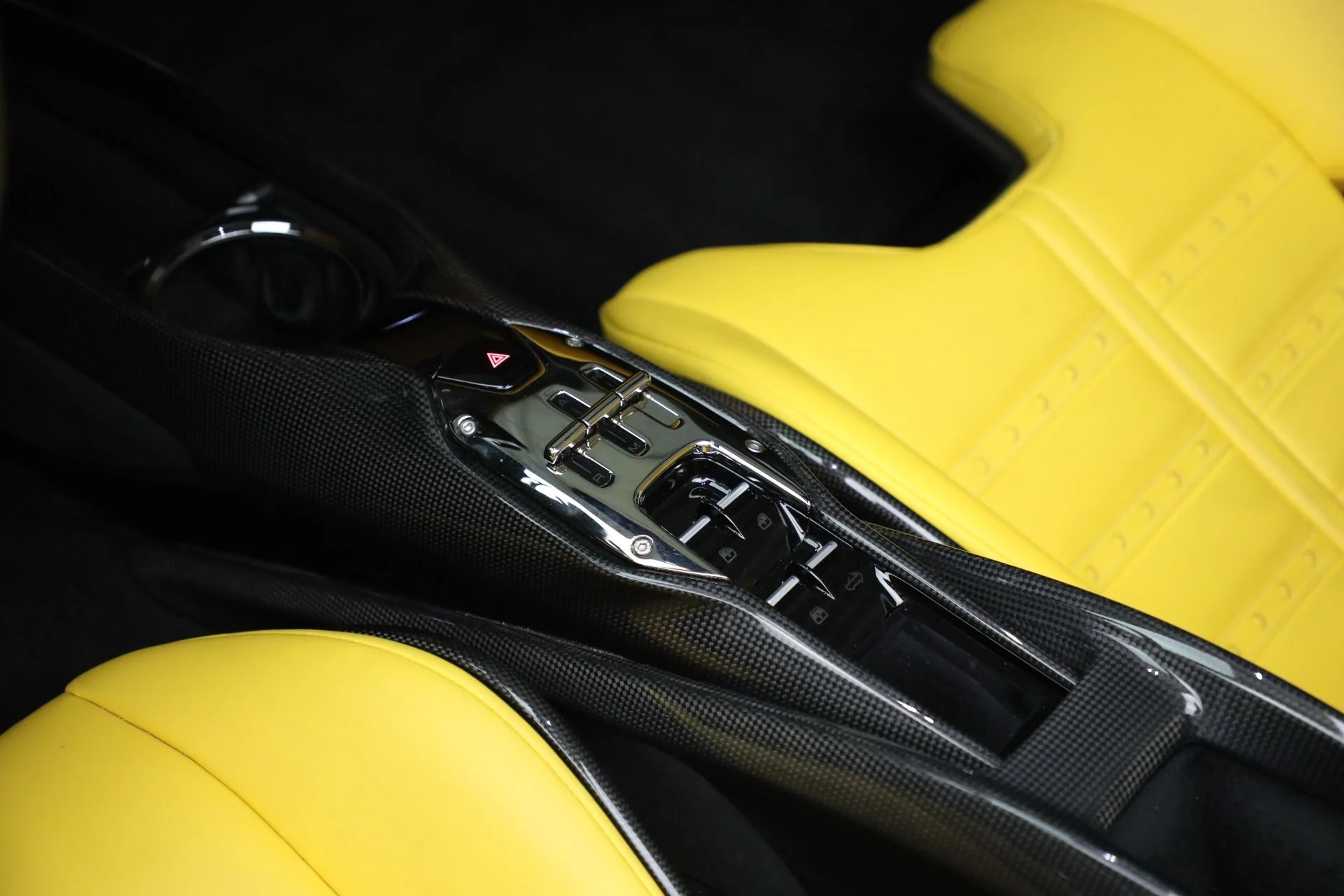 mph026_959815298_Used_2022_Ferrari_SF_90_Spider_4a76a12ba3