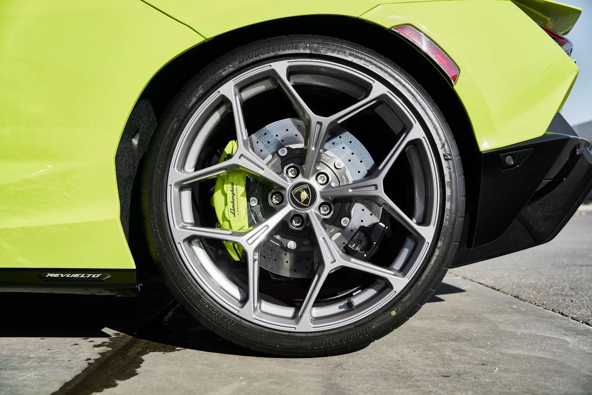 mph026_960001497_Used_2025_Lamborghini_Revuelto_1769824562_a21ab1624a