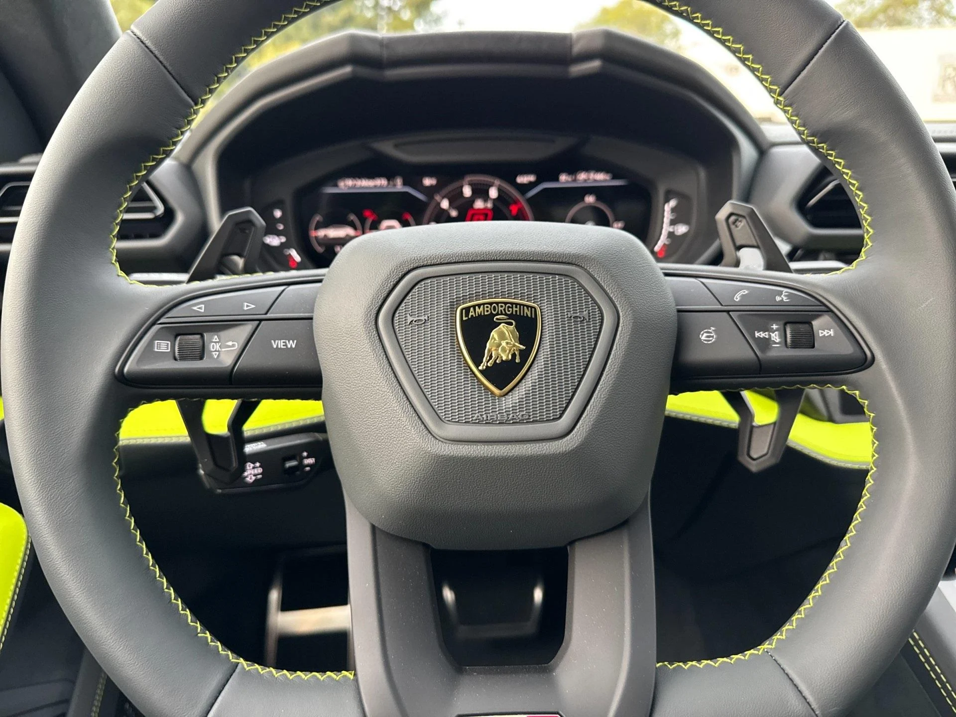 mph026_960176384_New_2025_Lamborghini_Urus_SE_1770805154_093838d81e