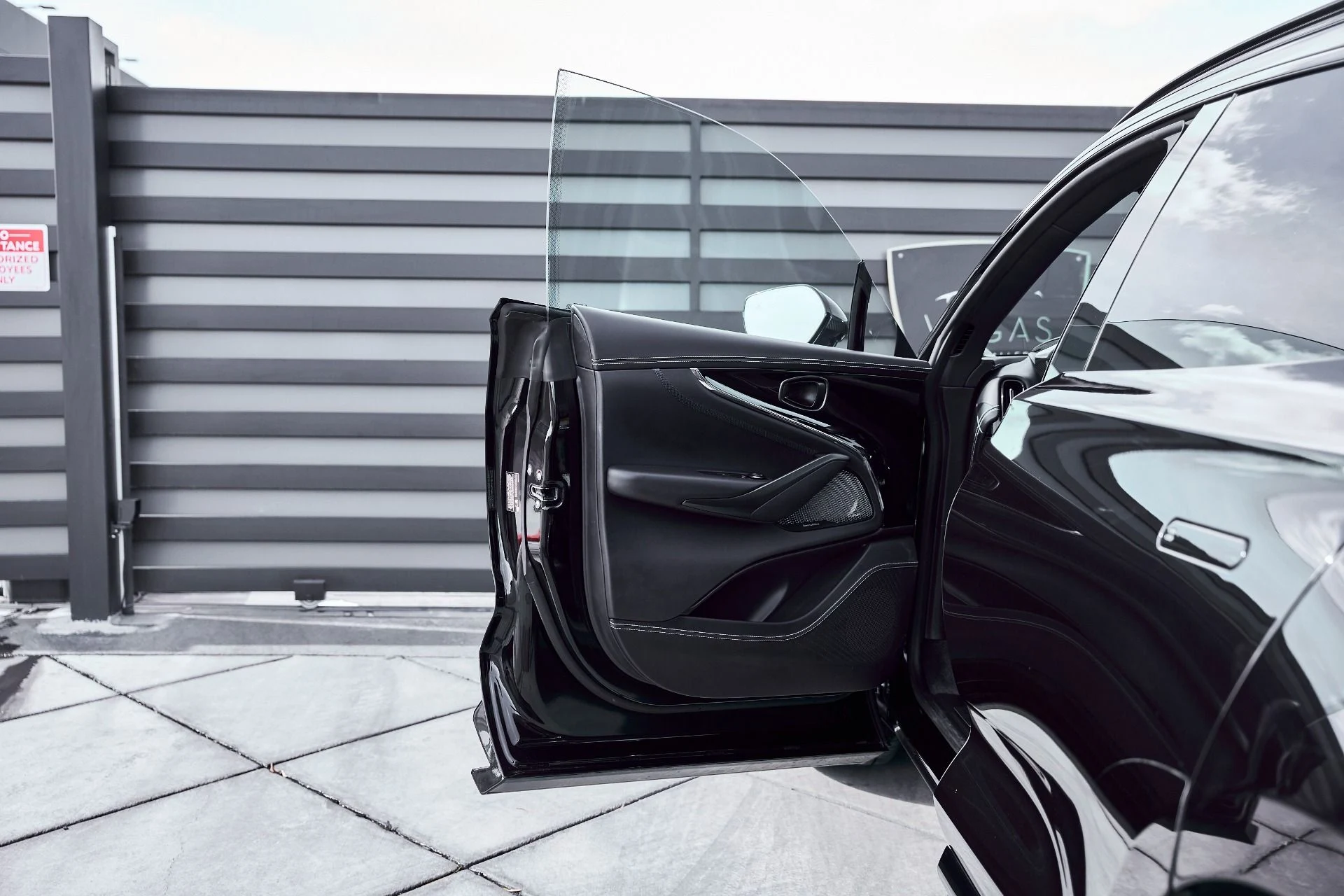 mph026_965629990_Used_2025_Aston_Martin_DBX_707_1771642277_5ec18d802a