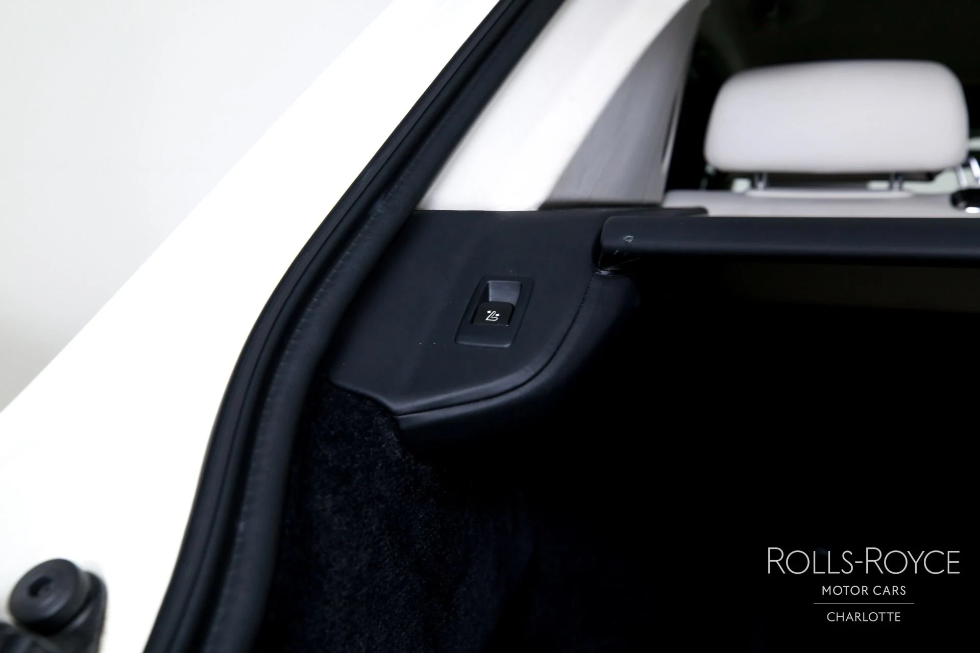 mph026_970623254_Used_2020_Rolls_Royce_Cullinan_1772228015_14ef43c821