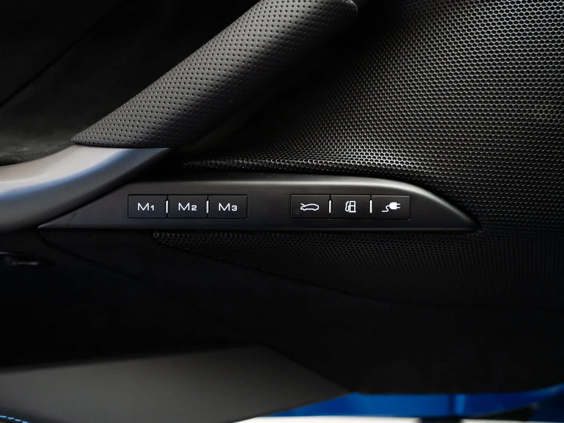 mph026_976270634_d5f49b4ec4492c00330b1bc0d2e53a80x_bb6bad4613