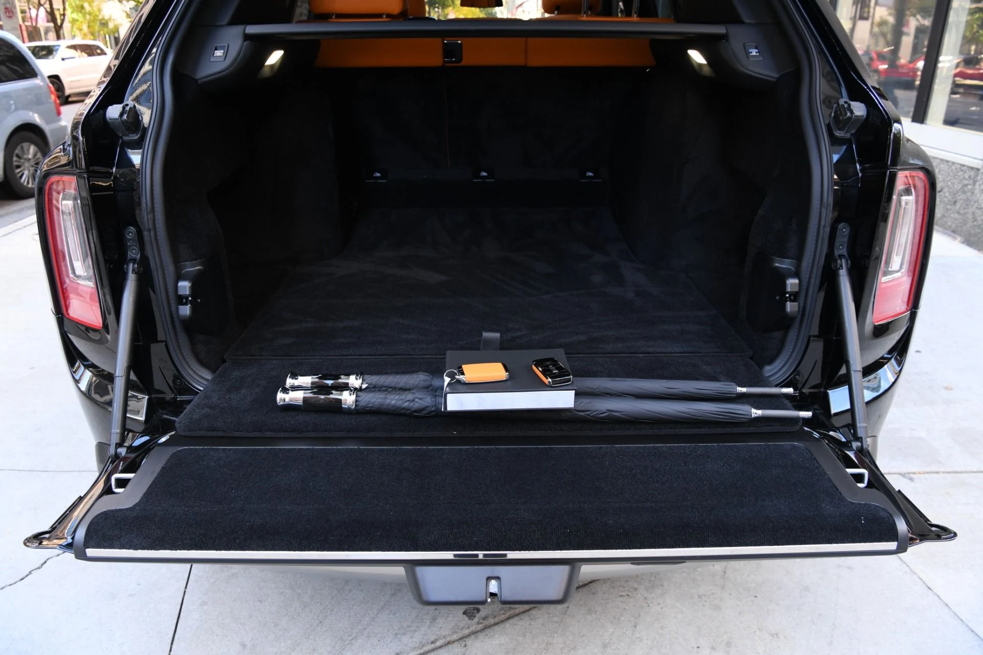 mph026_977858445_11591_p28_l_9d5ad7c223