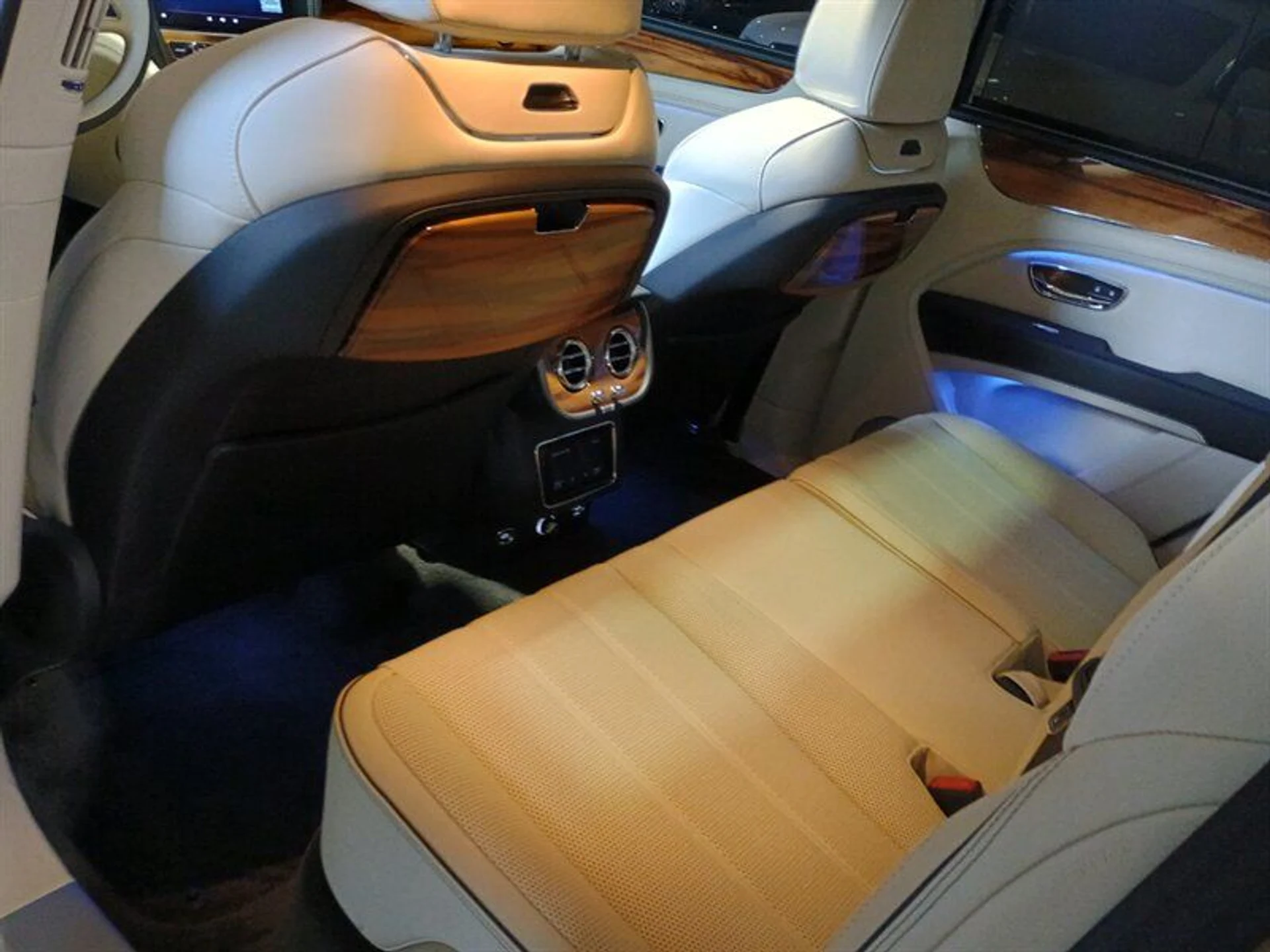 mph026_979617484_a0d307d7a7_800_e6e06600ba