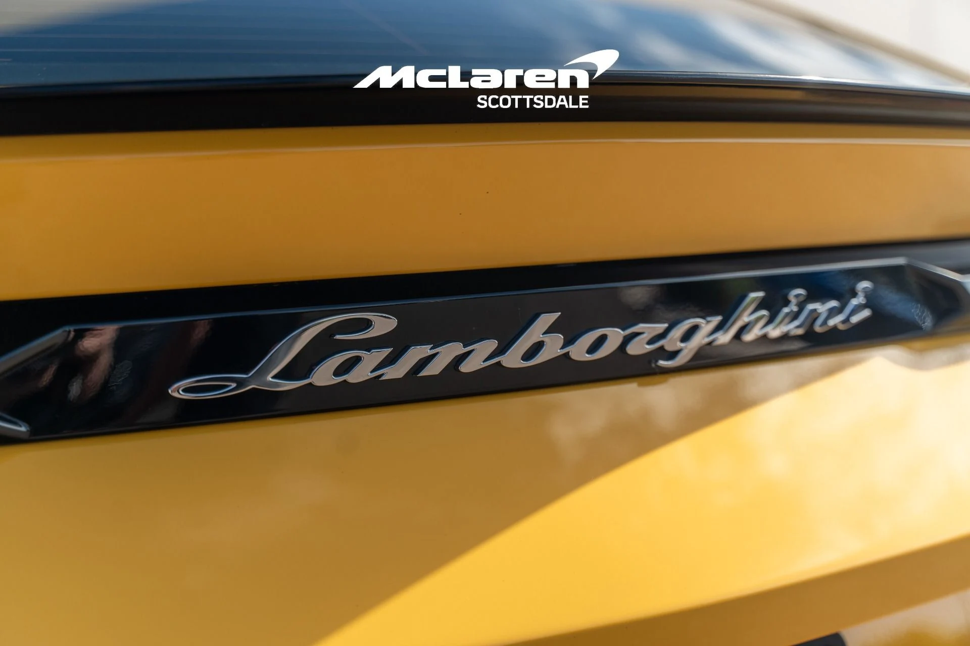 mph026_982691728_Used_2021_LAMBORGHINI_URUS_1775537131_3a51aff75e